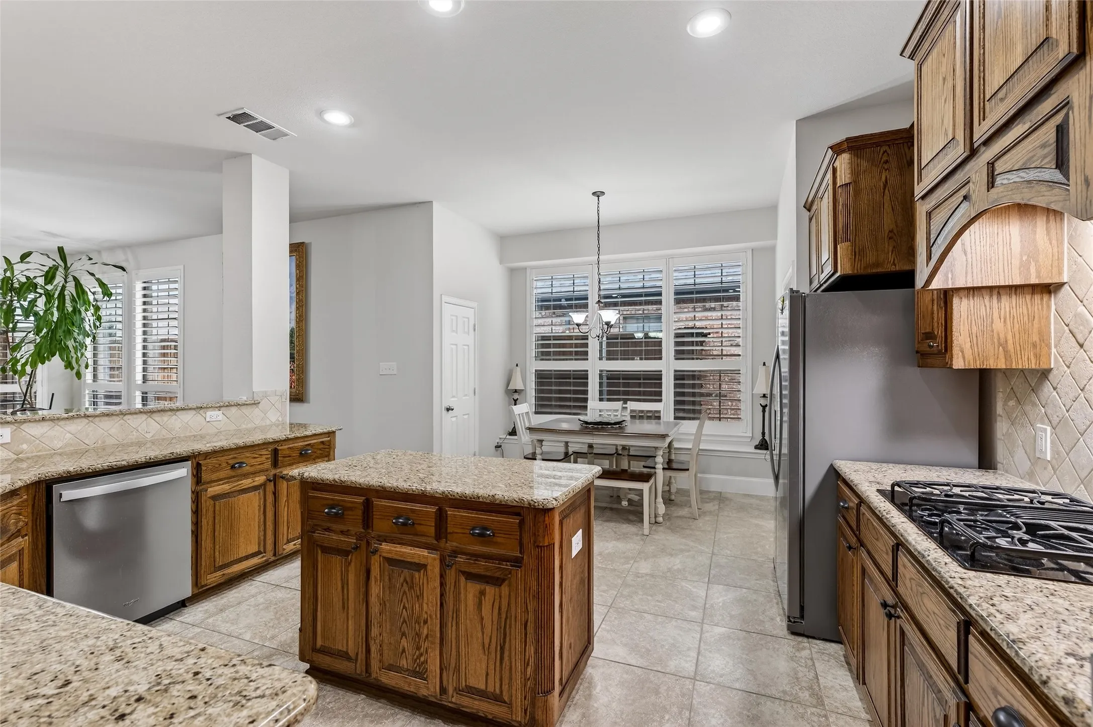 Single Family Residence For Sale in Denton County , 2636 Deer Hollow Drive, Little Elm, Texas 75068, 4 Bedroom, 2 Bathroom, 2 Garage spaces, 2,706 Sqft, built in 2005, mls#21267281, Real Estate Agent in Little Elm, Homes For Sale in Denton county, Homes For Sale in Little Elm, Realtor in Little Elm Texas, Real Estate Brokerage Independent Realty Texas, Luminita Cordes Realtor