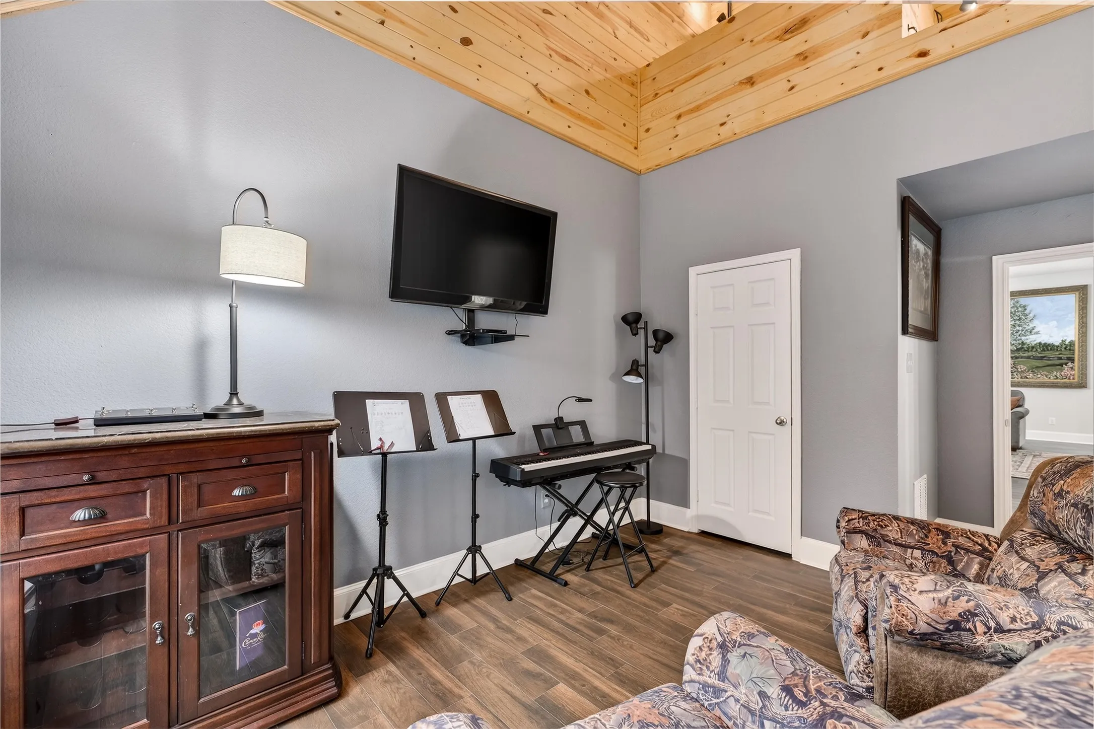 Single Family Residence For Sale in Denton County , 2636 Deer Hollow Drive, Little Elm, Texas 75068, 4 Bedroom, 2 Bathroom, 2 Garage spaces, 2,706 Sqft, built in 2005, mls#21267281, Real Estate Agent in Little Elm, Homes For Sale in Denton county, Homes For Sale in Little Elm, Realtor in Little Elm Texas, Real Estate Brokerage Independent Realty Texas, Luminita Cordes Realtor