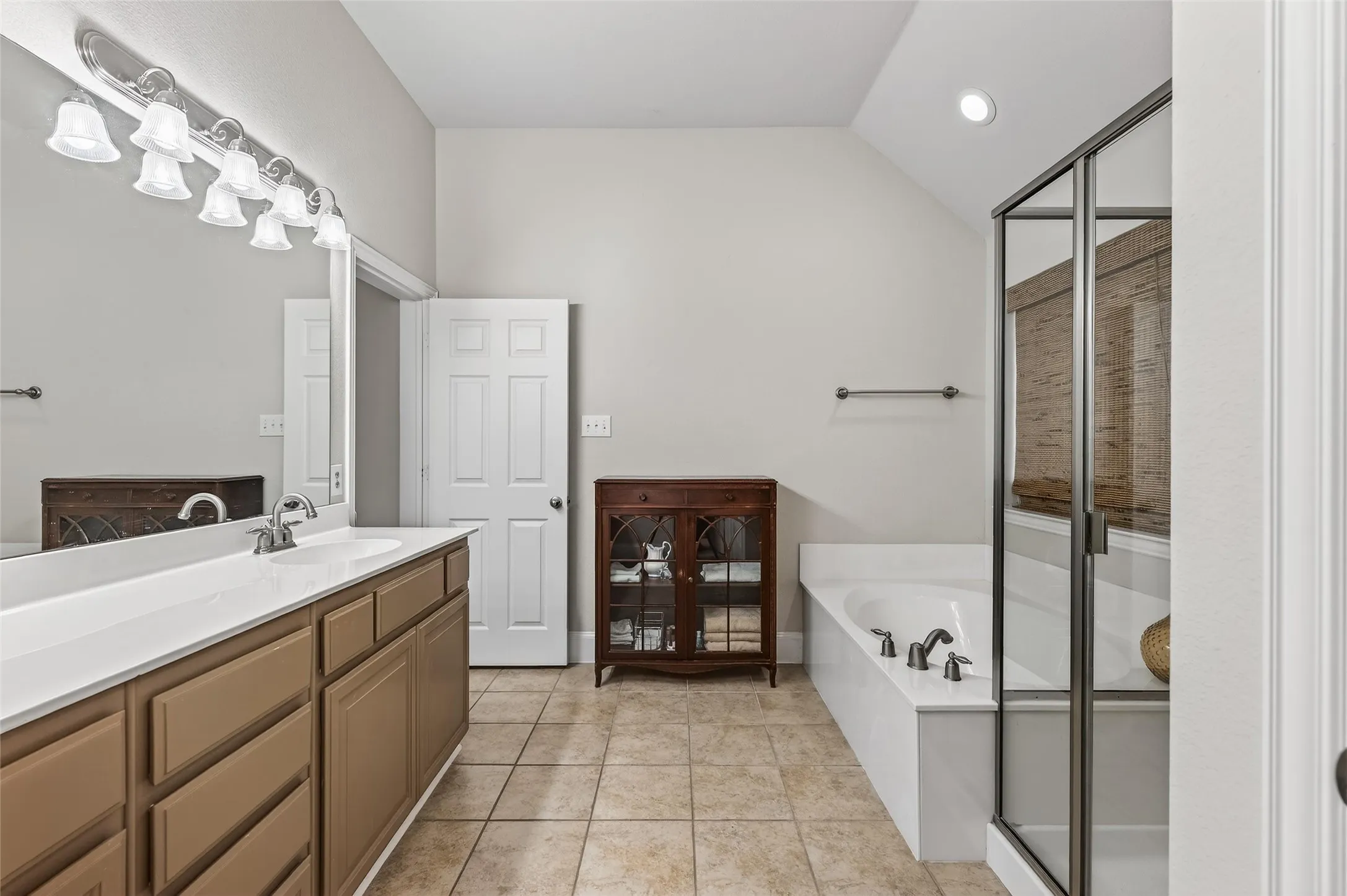 Single Family Residence For Sale in Denton County , 2636 Deer Hollow Drive, Little Elm, Texas 75068, 4 Bedroom, 2 Bathroom, 2 Garage spaces, 2,706 Sqft, built in 2005, mls#21267281, Real Estate Agent in Little Elm, Homes For Sale in Denton county, Homes For Sale in Little Elm, Realtor in Little Elm Texas, Real Estate Brokerage Independent Realty Texas, Luminita Cordes Realtor