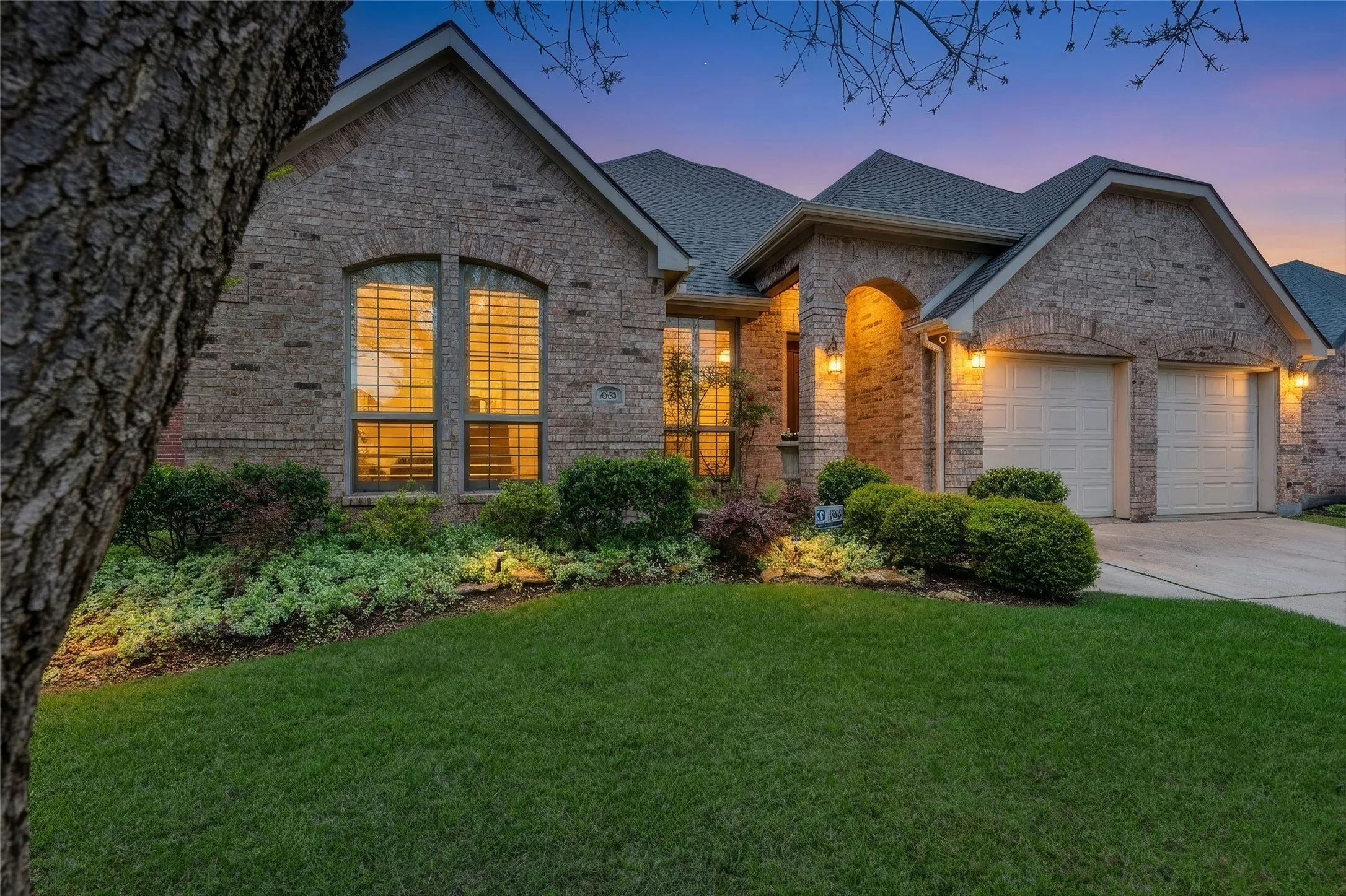 Single Family Residence For Sale in Denton County , 2636 Deer Hollow Drive, Little Elm, Texas 75068, 4 Bedroom, 2 Bathroom, 2 Garage spaces, 2,706 Sqft, built in 2005, mls#21267281, Real Estate Agent in Little Elm, Homes For Sale in Denton county, Homes For Sale in Little Elm, Realtor in Little Elm Texas, Real Estate Brokerage Independent Realty Texas, Luminita Cordes Realtor