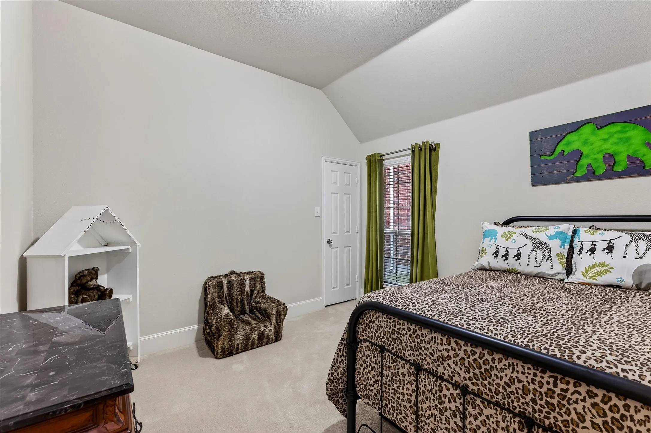 Single Family Residence For Sale in Denton County , 2636 Deer Hollow Drive, Little Elm, Texas 75068, 4 Bedroom, 2 Bathroom, 2 Garage spaces, 2,706 Sqft, built in 2005, mls#21267281, Real Estate Agent in Little Elm, Homes For Sale in Denton county, Homes For Sale in Little Elm, Realtor in Little Elm Texas, Real Estate Brokerage Independent Realty Texas, Luminita Cordes Realtor