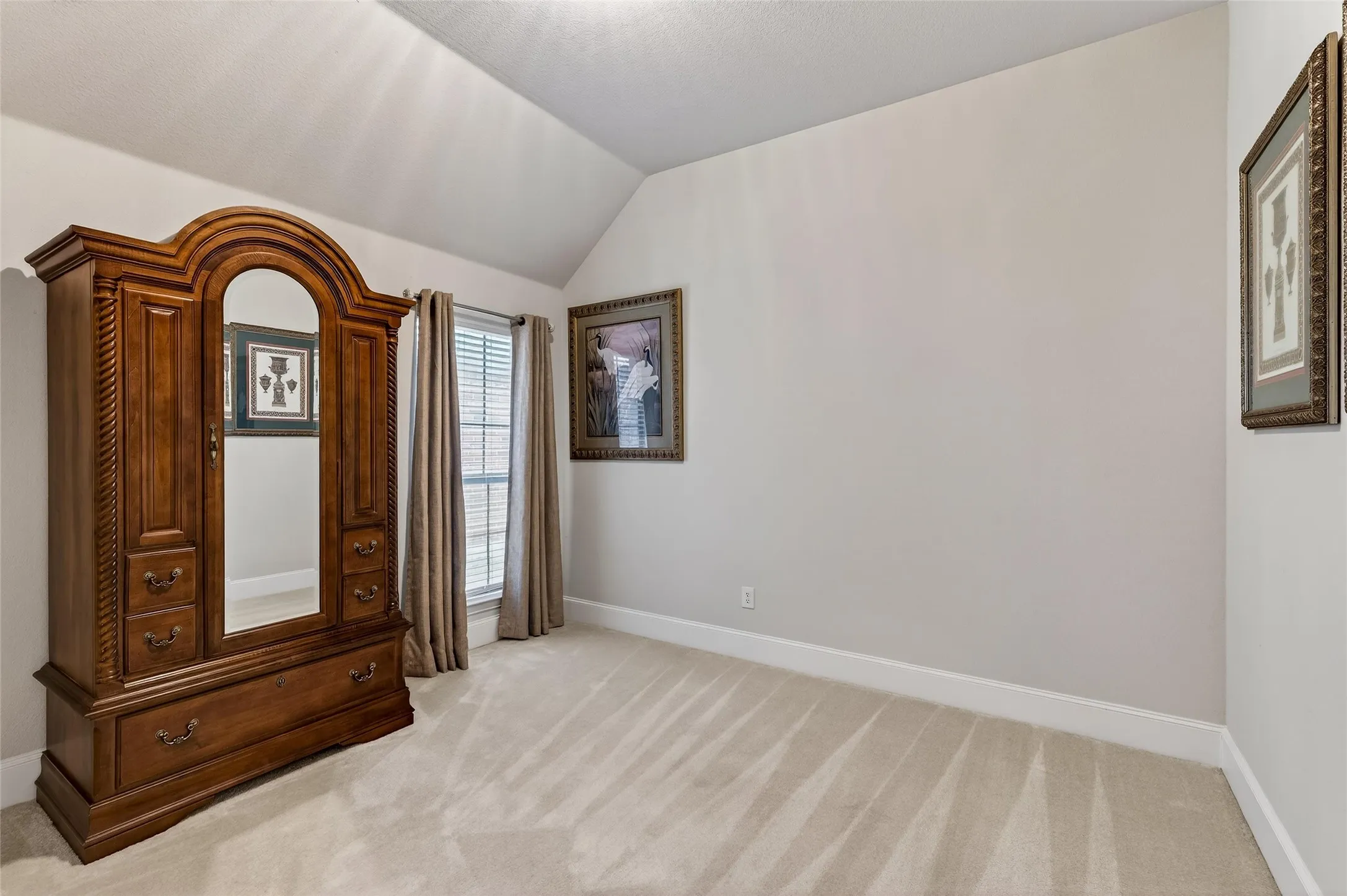 Single Family Residence For Sale in Denton County , 2636 Deer Hollow Drive, Little Elm, Texas 75068, 4 Bedroom, 2 Bathroom, 2 Garage spaces, 2,706 Sqft, built in 2005, mls#21267281, Real Estate Agent in Little Elm, Homes For Sale in Denton county, Homes For Sale in Little Elm, Realtor in Little Elm Texas, Real Estate Brokerage Independent Realty Texas, Luminita Cordes Realtor