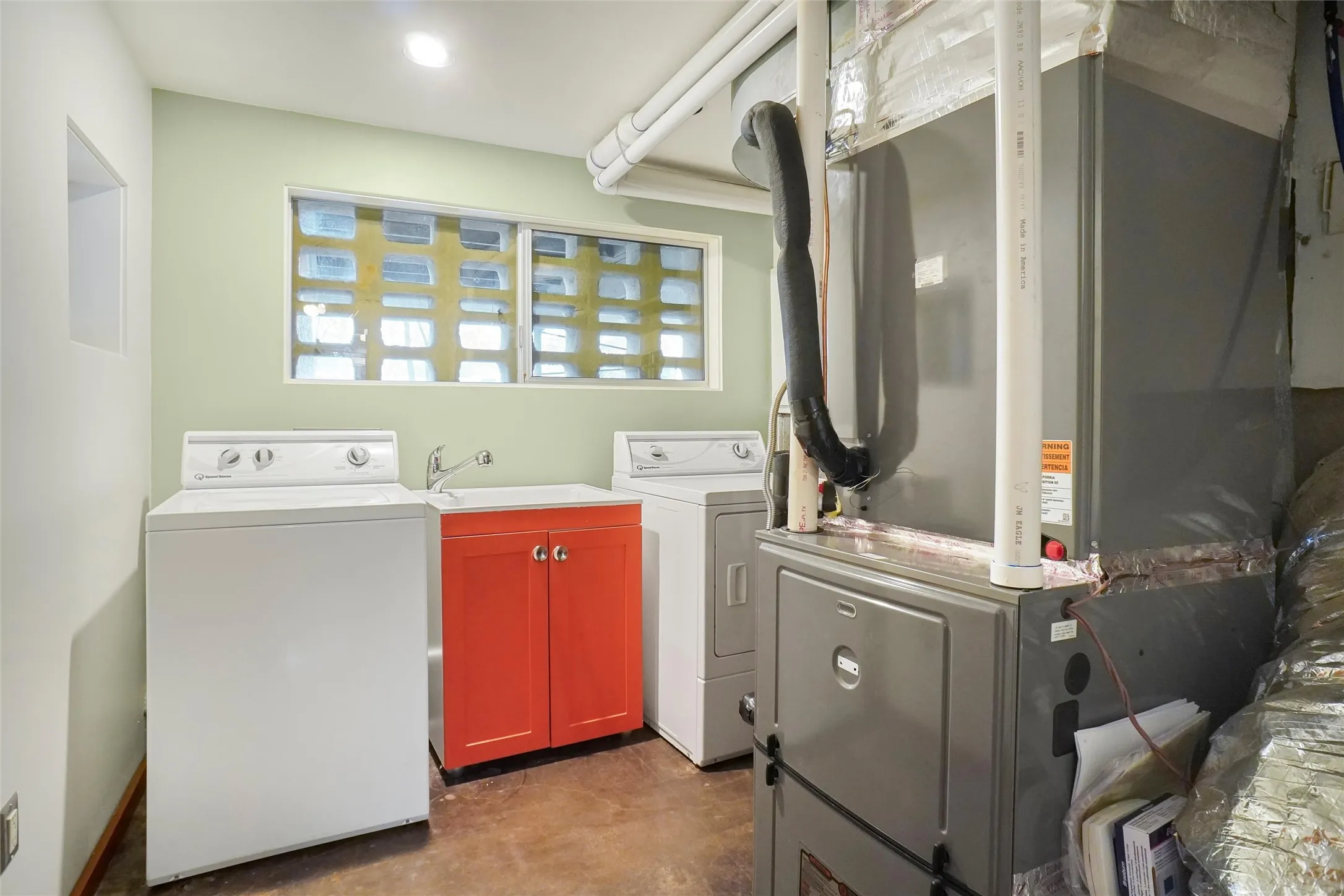 Single Family Residence For Rent in Denton County , 1403 Kendolph Drive, Denton, Texas 76205, 3 Bedroom, 2 Bathroom, 2 Garage spaces, 1,967 Sqft, built in 1959, mls#21267557, Real Estate Agent in Denton, Homes For Rent in Denton county, Homes For Rent in Denton, Realtor in Denton Texas, Real Estate Brokerage Independent Realty Texas, Luminita Cordes Realtor