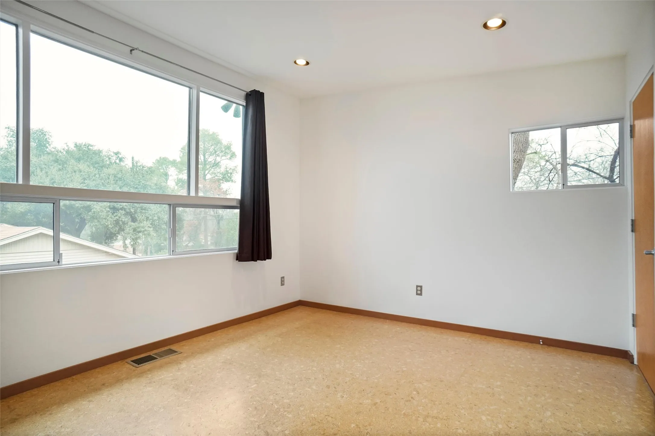 Single Family Residence For Rent in Denton County , 1403 Kendolph Drive, Denton, Texas 76205, 3 Bedroom, 2 Bathroom, 2 Garage spaces, 1,967 Sqft, built in 1959, mls#21267557, Real Estate Agent in Denton, Homes For Rent in Denton county, Homes For Rent in Denton, Realtor in Denton Texas, Real Estate Brokerage Independent Realty Texas, Luminita Cordes Realtor
