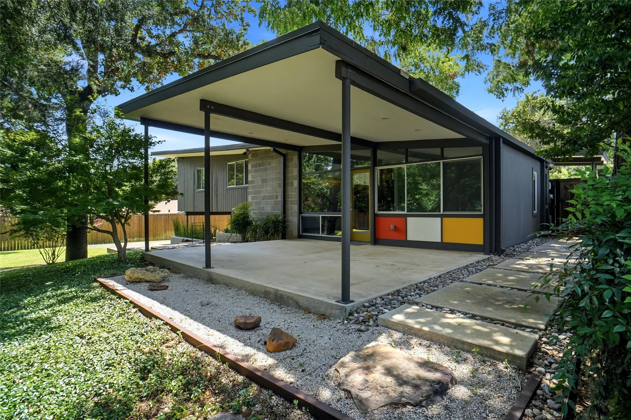 Single Family Residence For Rent in Denton County , 1403 Kendolph Drive, Denton, Texas 76205, 3 Bedroom, 2 Bathroom, 2 Garage spaces, 1,967 Sqft, built in 1959, mls#21267557, Real Estate Agent in Denton, Homes For Rent in Denton county, Homes For Rent in Denton, Realtor in Denton Texas, Real Estate Brokerage Independent Realty Texas, Luminita Cordes Realtor