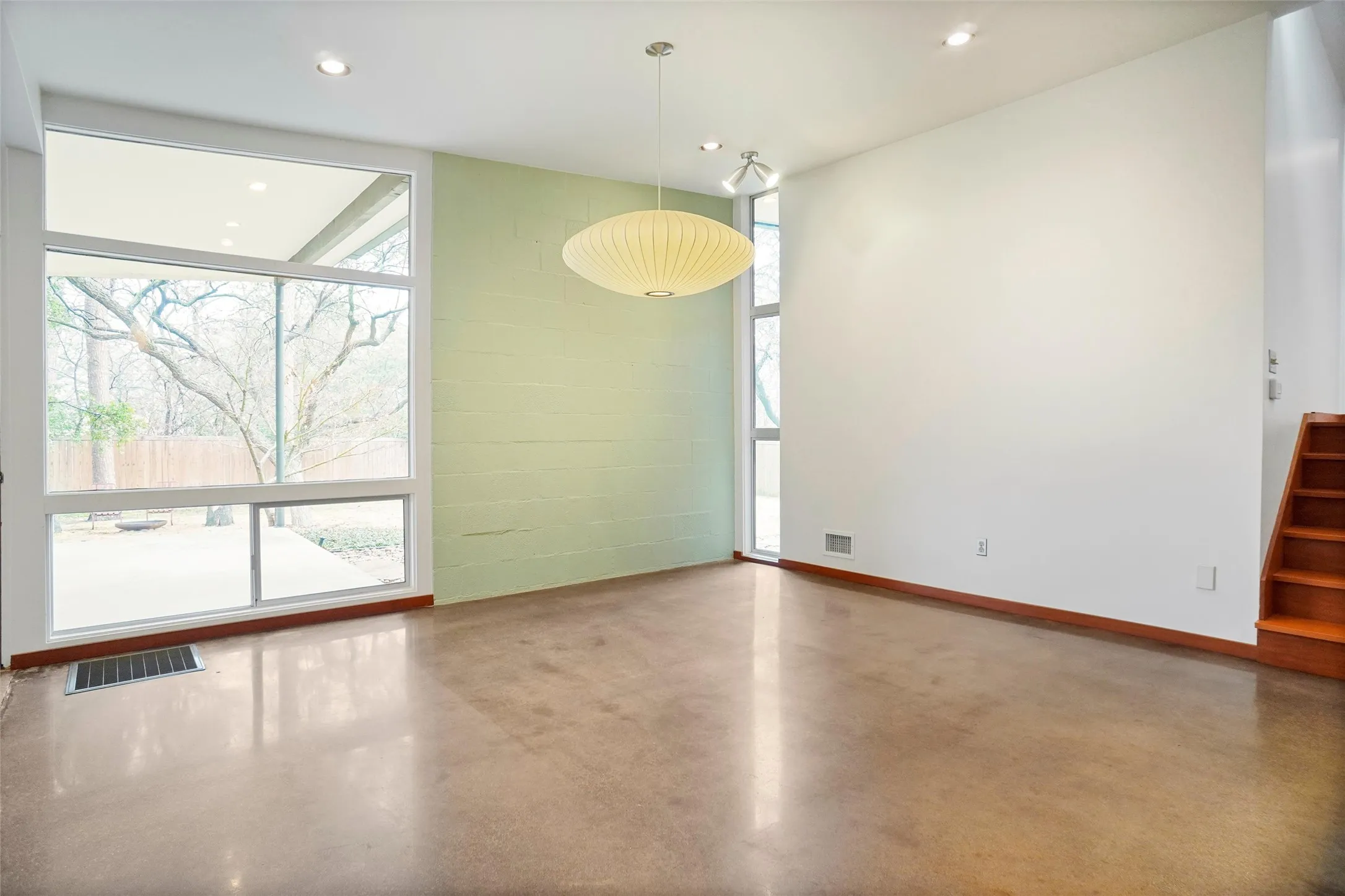 Single Family Residence For Rent in Denton County , 1403 Kendolph Drive, Denton, Texas 76205, 3 Bedroom, 2 Bathroom, 2 Garage spaces, 1,967 Sqft, built in 1959, mls#21267557, Real Estate Agent in Denton, Homes For Rent in Denton county, Homes For Rent in Denton, Realtor in Denton Texas, Real Estate Brokerage Independent Realty Texas, Luminita Cordes Realtor