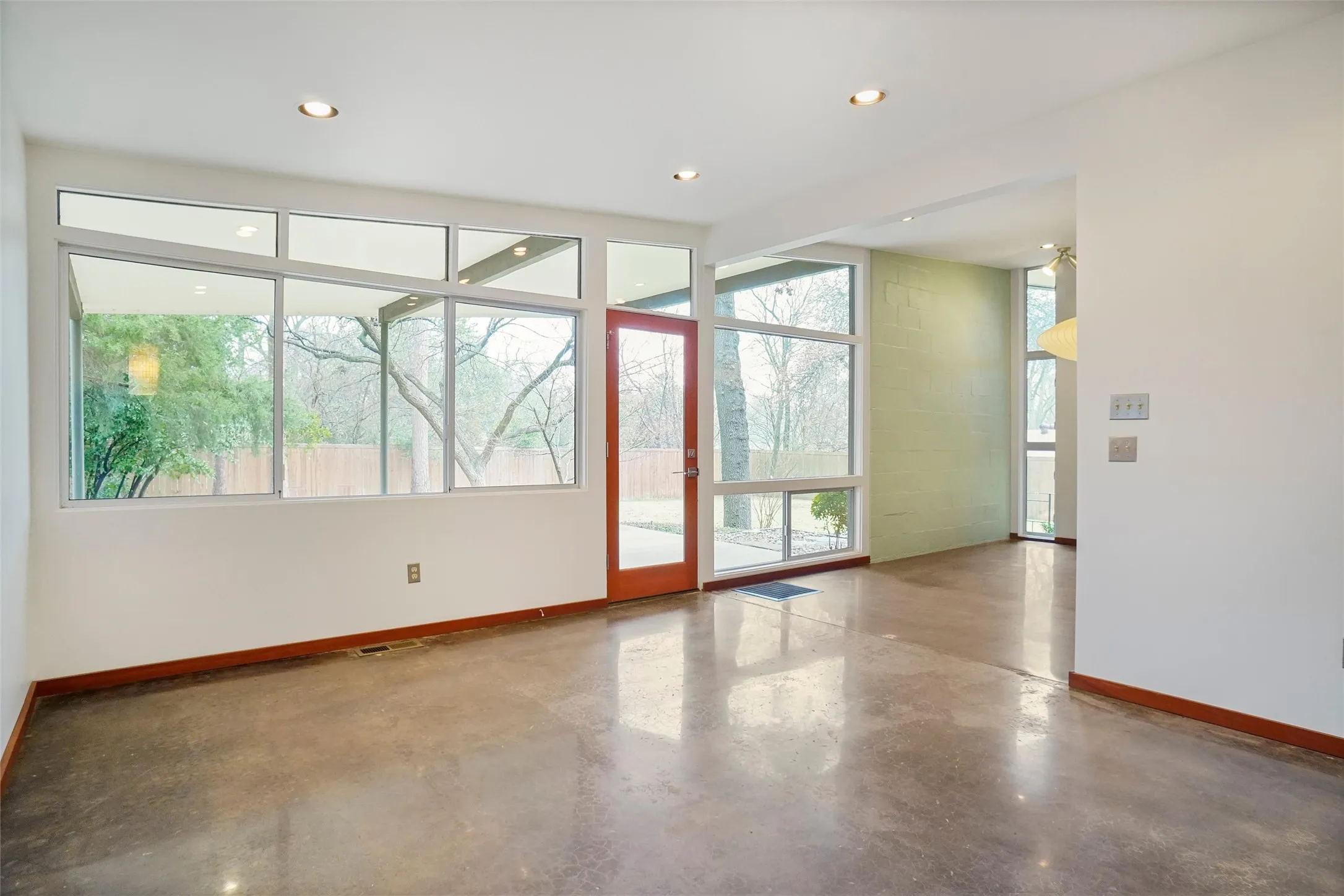 Single Family Residence For Rent in Denton County , 1403 Kendolph Drive, Denton, Texas 76205, 3 Bedroom, 2 Bathroom, 2 Garage spaces, 1,967 Sqft, built in 1959, mls#21267557, Real Estate Agent in Denton, Homes For Rent in Denton county, Homes For Rent in Denton, Realtor in Denton Texas, Real Estate Brokerage Independent Realty Texas, Luminita Cordes Realtor