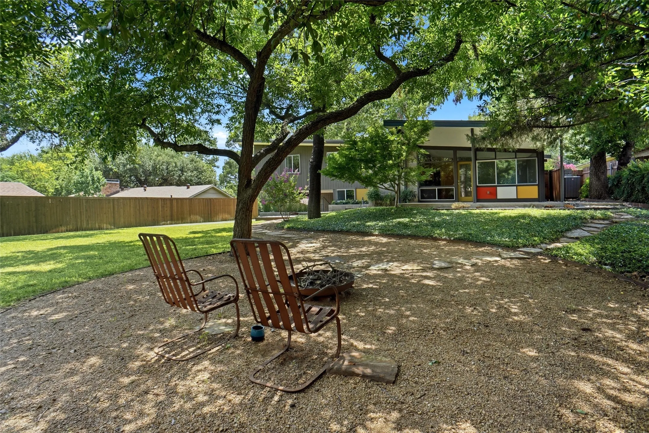 Single Family Residence For Rent in Denton County , 1403 Kendolph Drive, Denton, Texas 76205, 3 Bedroom, 2 Bathroom, 2 Garage spaces, 1,967 Sqft, built in 1959, mls#21267557, Real Estate Agent in Denton, Homes For Rent in Denton county, Homes For Rent in Denton, Realtor in Denton Texas, Real Estate Brokerage Independent Realty Texas, Luminita Cordes Realtor