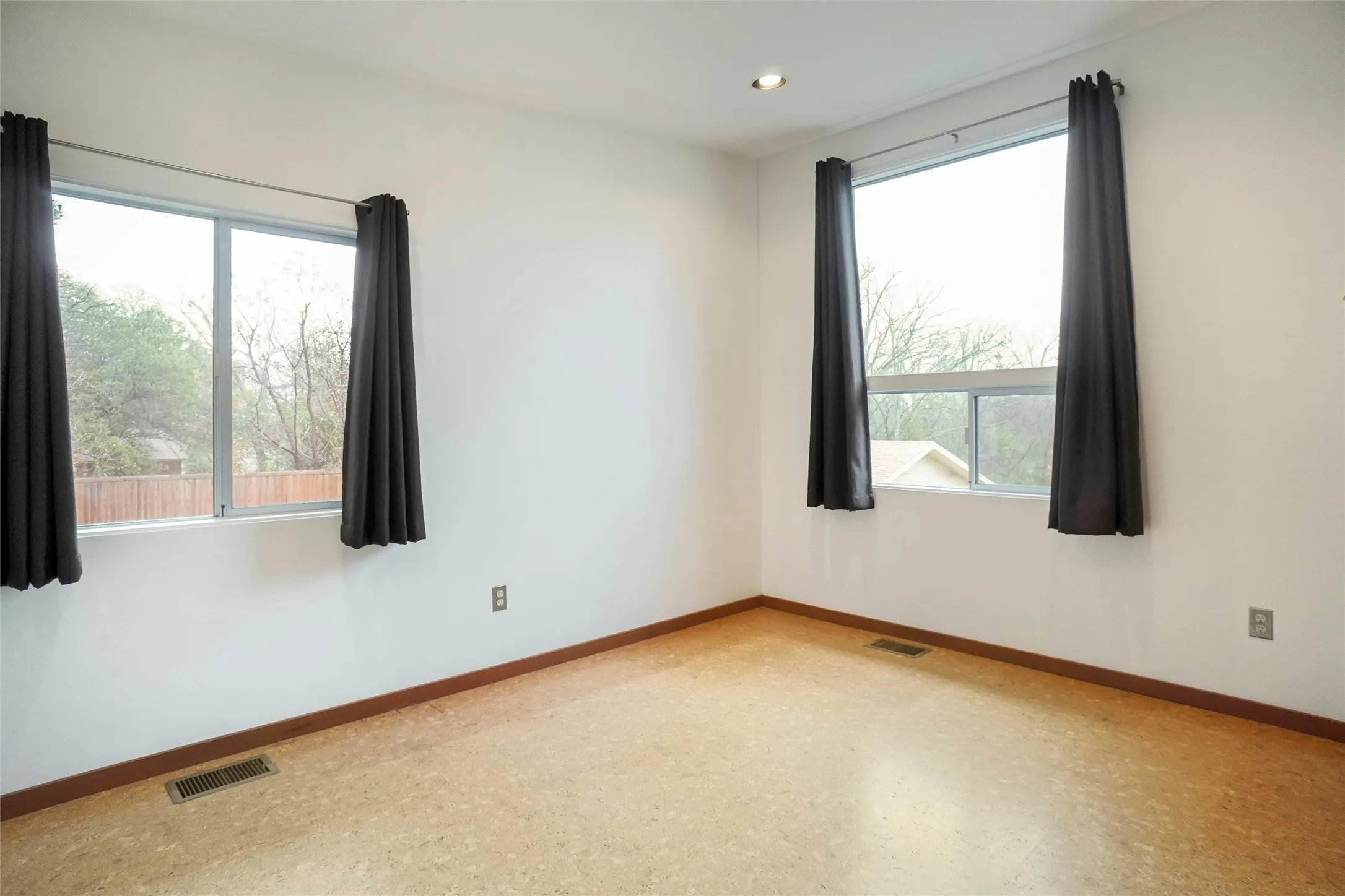 Single Family Residence For Rent in Denton County , 1403 Kendolph Drive, Denton, Texas 76205, 3 Bedroom, 2 Bathroom, 2 Garage spaces, 1,967 Sqft, built in 1959, mls#21267557, Real Estate Agent in Denton, Homes For Rent in Denton county, Homes For Rent in Denton, Realtor in Denton Texas, Real Estate Brokerage Independent Realty Texas, Luminita Cordes Realtor