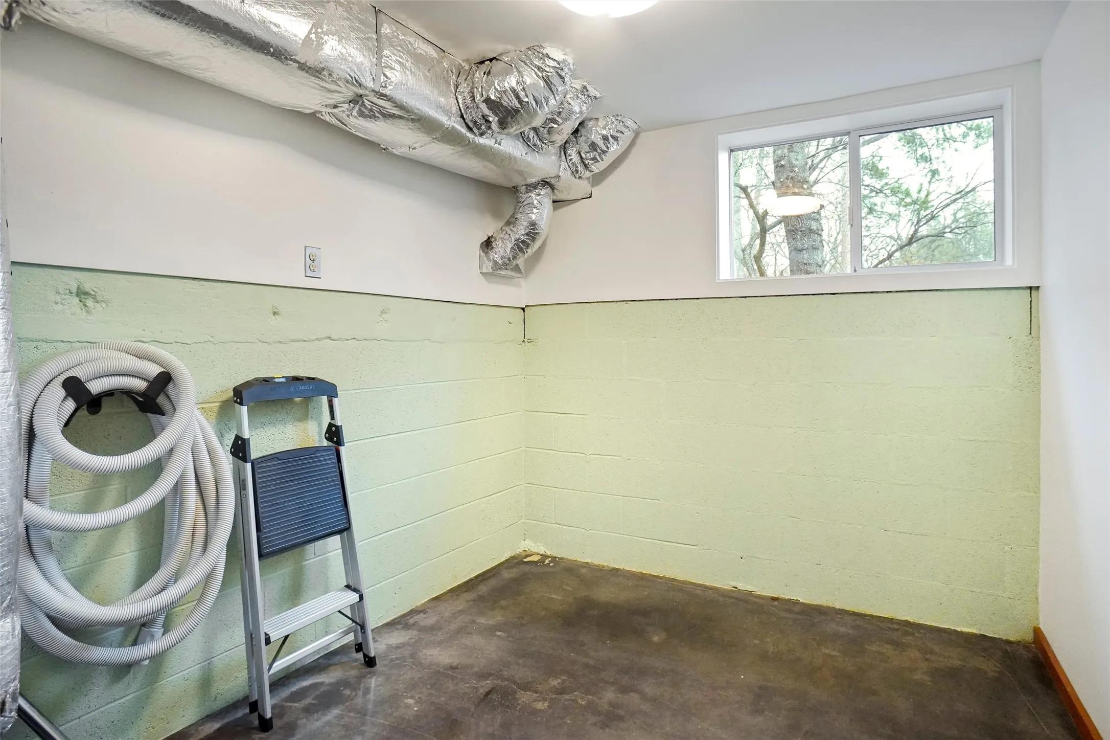 Single Family Residence For Rent in Denton County , 1403 Kendolph Drive, Denton, Texas 76205, 3 Bedroom, 2 Bathroom, 2 Garage spaces, 1,967 Sqft, built in 1959, mls#21267557, Real Estate Agent in Denton, Homes For Rent in Denton county, Homes For Rent in Denton, Realtor in Denton Texas, Real Estate Brokerage Independent Realty Texas, Luminita Cordes Realtor