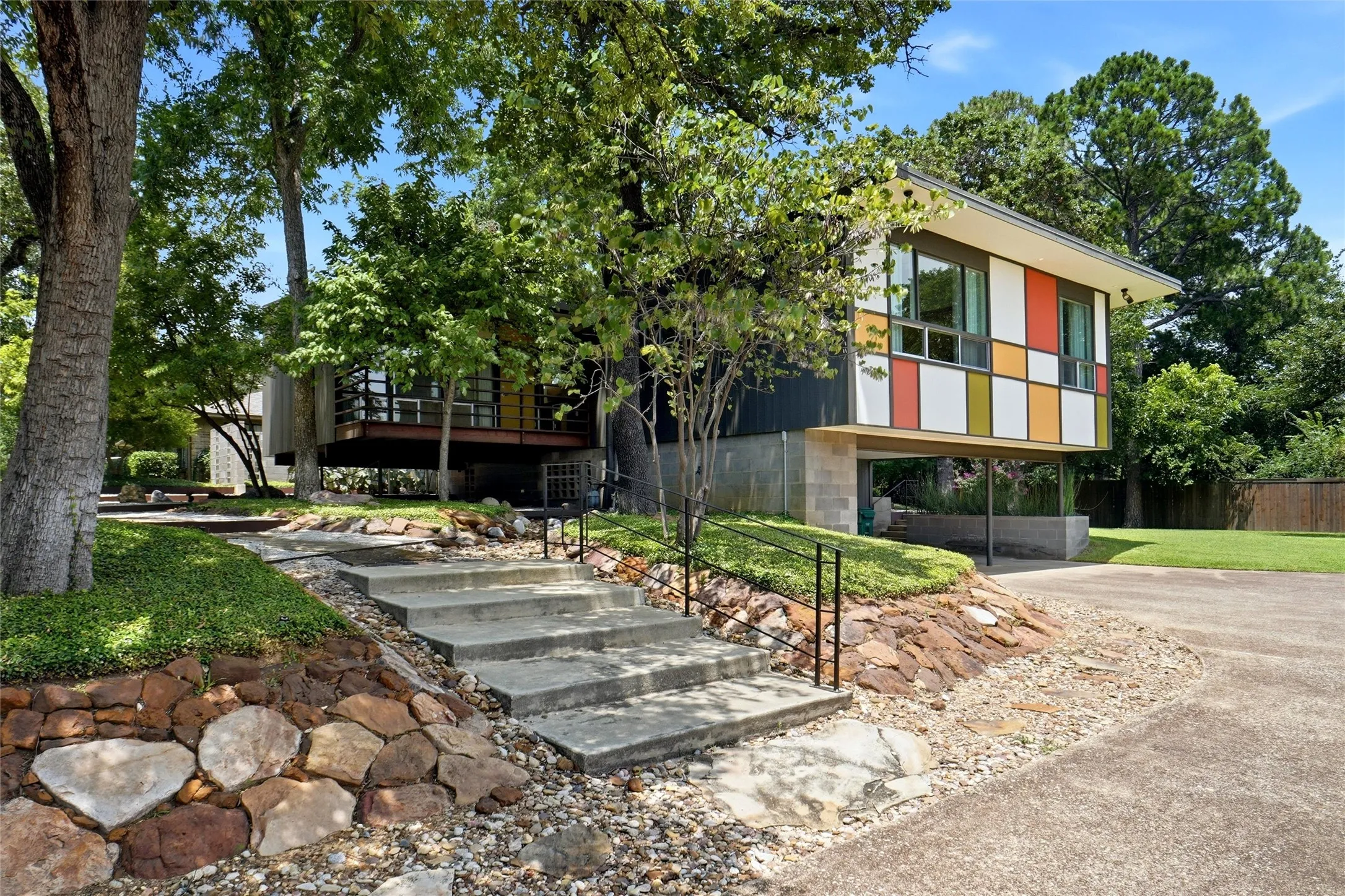 Single Family Residence For Rent in Denton County , 1403 Kendolph Drive, Denton, Texas 76205, 3 Bedroom, 2 Bathroom, 2 Garage spaces, 1,967 Sqft, built in 1959, mls#21267557, Real Estate Agent in Denton, Homes For Rent in Denton county, Homes For Rent in Denton, Realtor in Denton Texas, Real Estate Brokerage Independent Realty Texas, Luminita Cordes Realtor