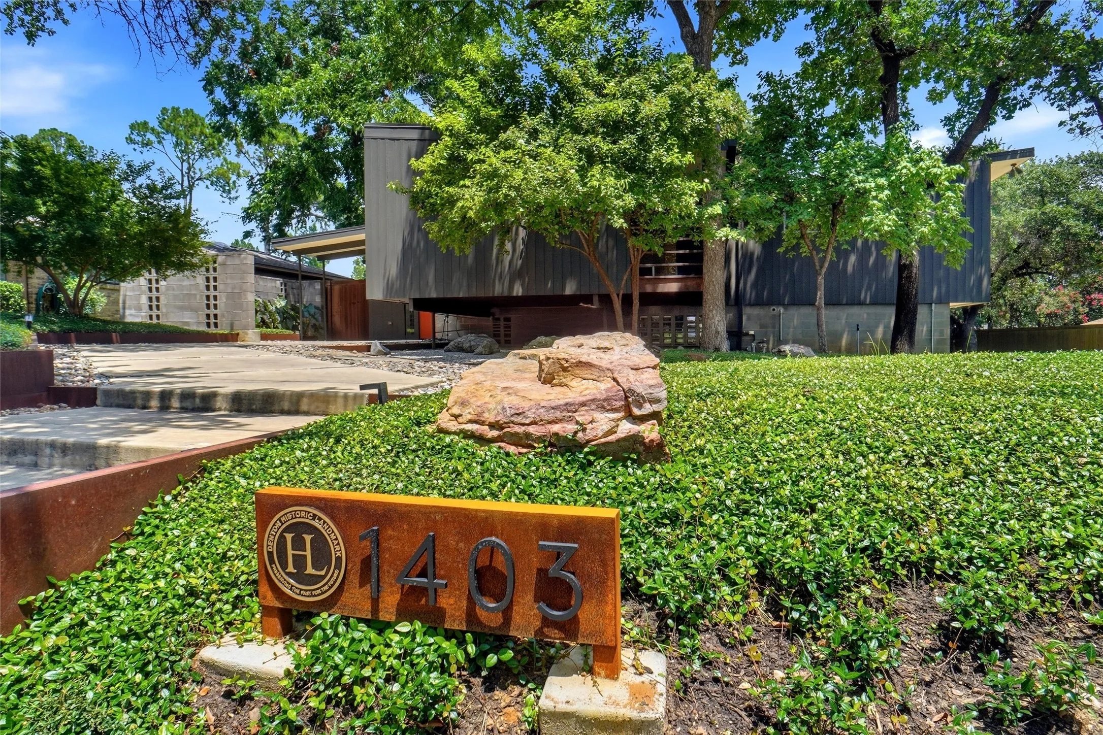 Single Family Residence For Rent in Denton County , 1403 Kendolph Drive, Denton, Texas 76205, 3 Bedroom, 2 Bathroom, 2 Garage spaces, 1,967 Sqft, built in 1959, mls#21267557, Real Estate Agent in Denton, Homes For Rent in Denton county, Homes For Rent in Denton, Realtor in Denton Texas, Real Estate Brokerage Independent Realty Texas, Luminita Cordes Realtor