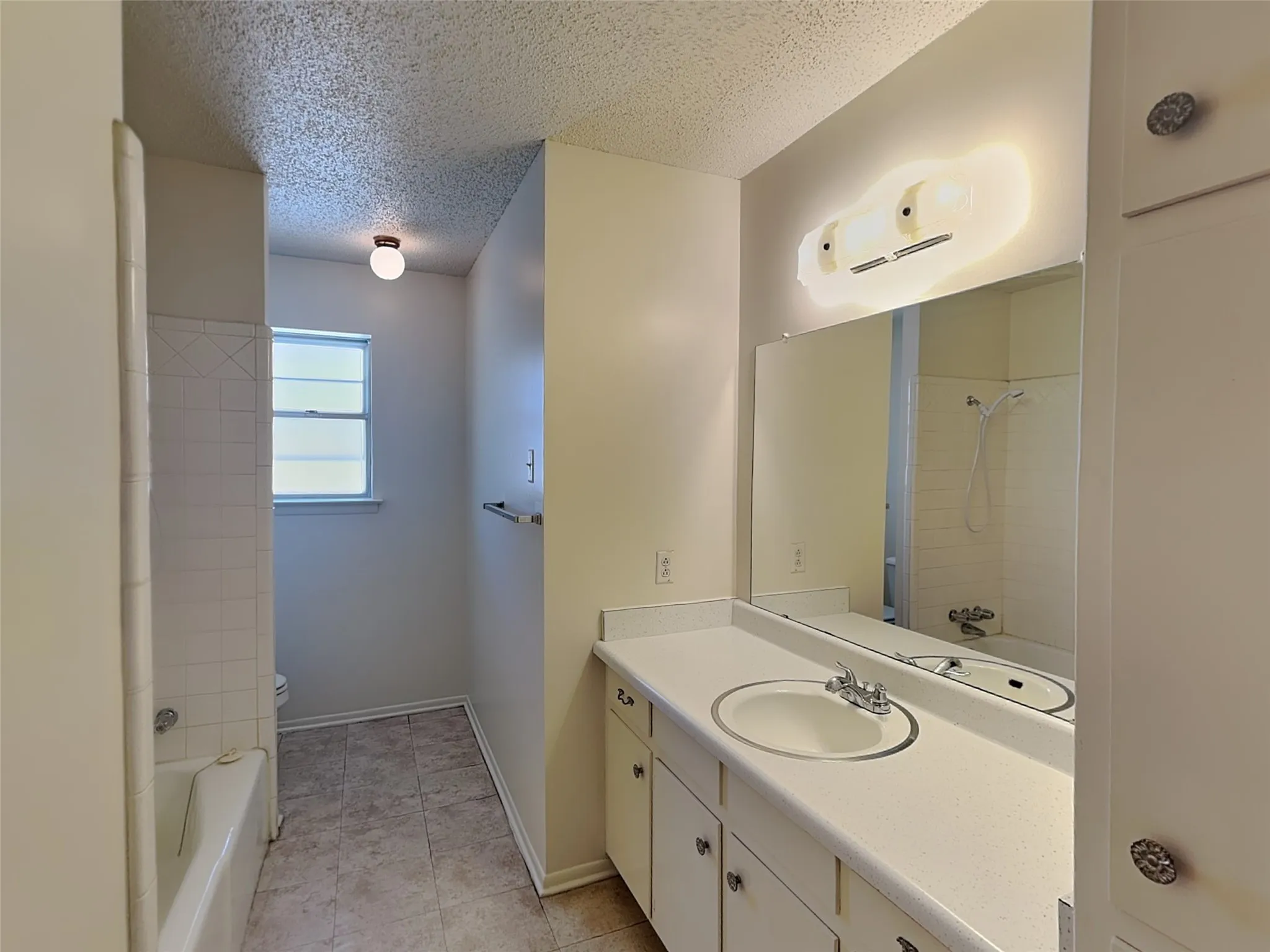 Apartment For Rent in Tarrant County , 6220 Wheaton Drive, Fort Worth, Texas 76133, 2 Bedroom, 2 Bathroom, Garage spaces, 2,986 Sqft, built in 1967, mls#21267522, Real Estate Agent in Fort Worth, Homes For Rent in Tarrant county, Homes For Rent in Fort Worth, Realtor in Fort Worth Texas, Real Estate Brokerage Independent Realty Texas, Luminita Cordes Realtor