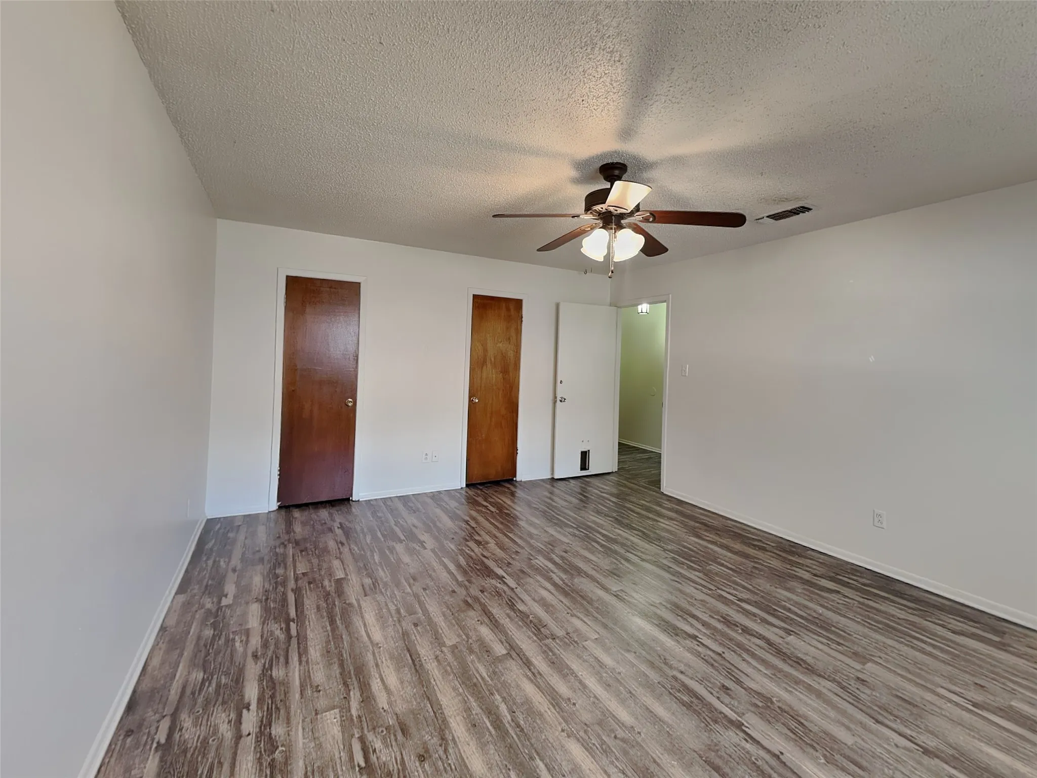 Apartment For Rent in Tarrant County , 6220 Wheaton Drive, Fort Worth, Texas 76133, 2 Bedroom, 2 Bathroom, Garage spaces, 2,986 Sqft, built in 1967, mls#21267522, Real Estate Agent in Fort Worth, Homes For Rent in Tarrant county, Homes For Rent in Fort Worth, Realtor in Fort Worth Texas, Real Estate Brokerage Independent Realty Texas, Luminita Cordes Realtor