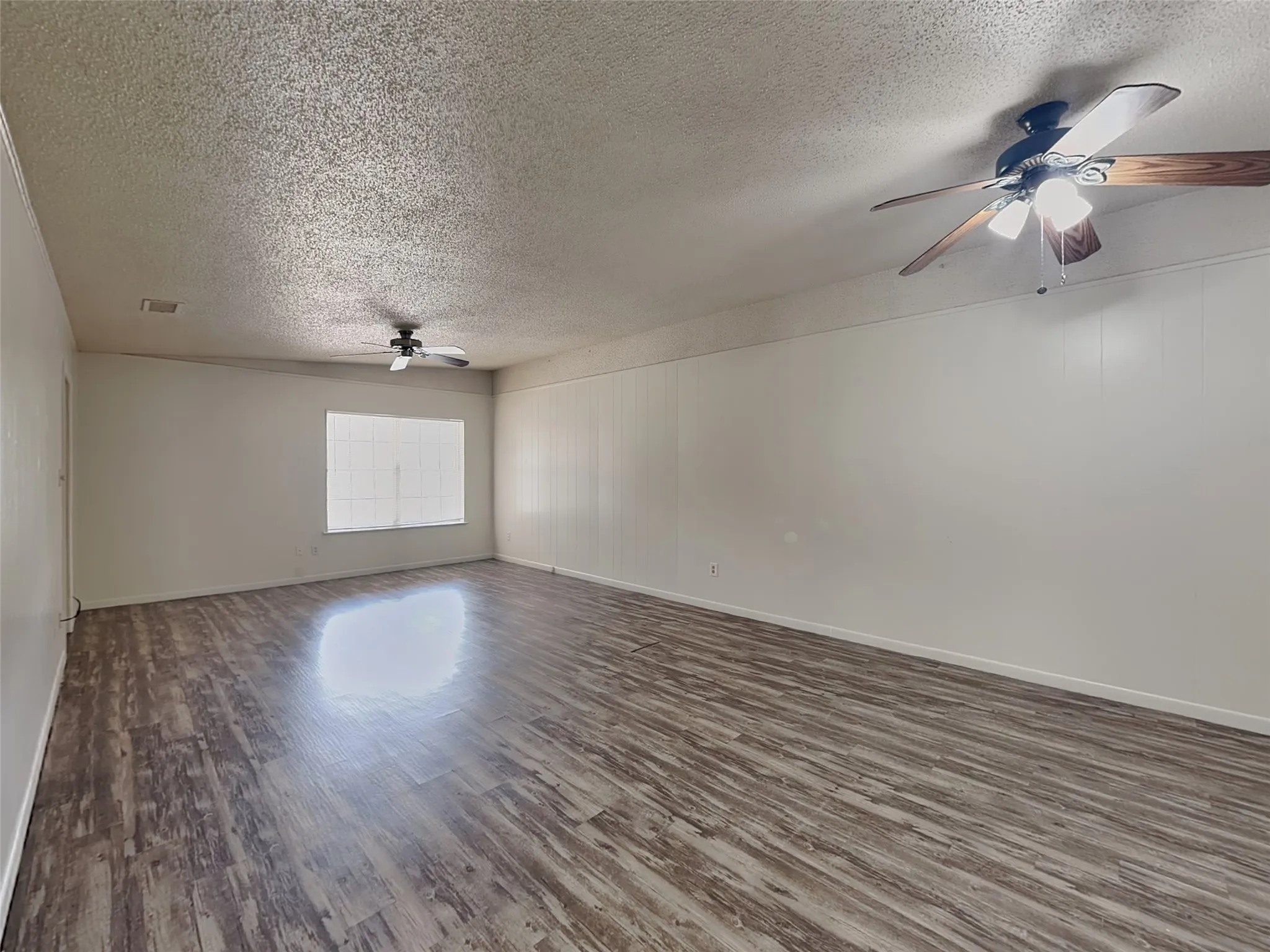 Apartment For Rent in Tarrant County , 6220 Wheaton Drive, Fort Worth, Texas 76133, 2 Bedroom, 2 Bathroom, Garage spaces, 2,986 Sqft, built in 1967, mls#21267522, Real Estate Agent in Fort Worth, Homes For Rent in Tarrant county, Homes For Rent in Fort Worth, Realtor in Fort Worth Texas, Real Estate Brokerage Independent Realty Texas, Luminita Cordes Realtor
