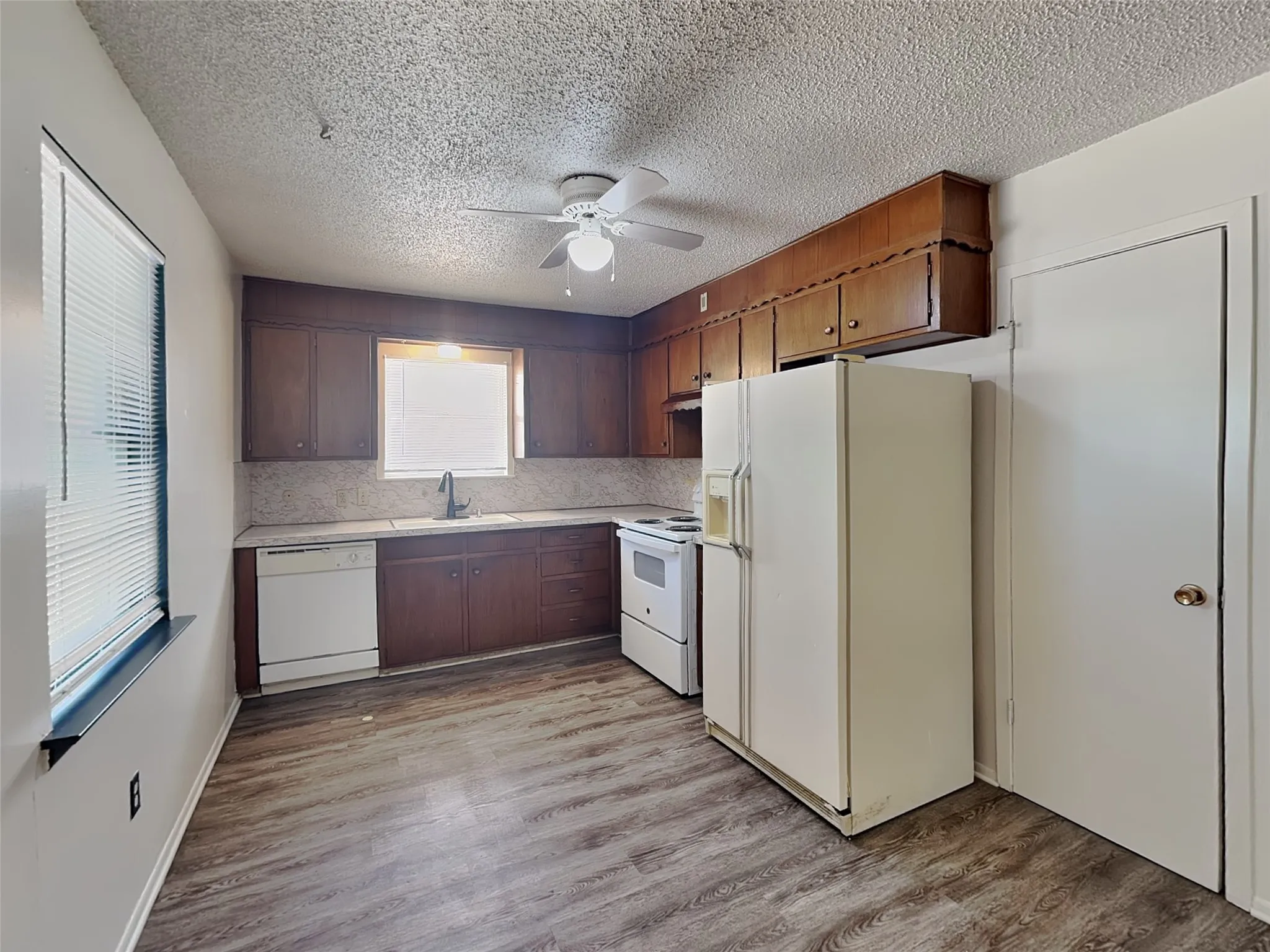 Apartment For Rent in Tarrant County , 6220 Wheaton Drive, Fort Worth, Texas 76133, 2 Bedroom, 2 Bathroom, Garage spaces, 2,986 Sqft, built in 1967, mls#21267522, Real Estate Agent in Fort Worth, Homes For Rent in Tarrant county, Homes For Rent in Fort Worth, Realtor in Fort Worth Texas, Real Estate Brokerage Independent Realty Texas, Luminita Cordes Realtor