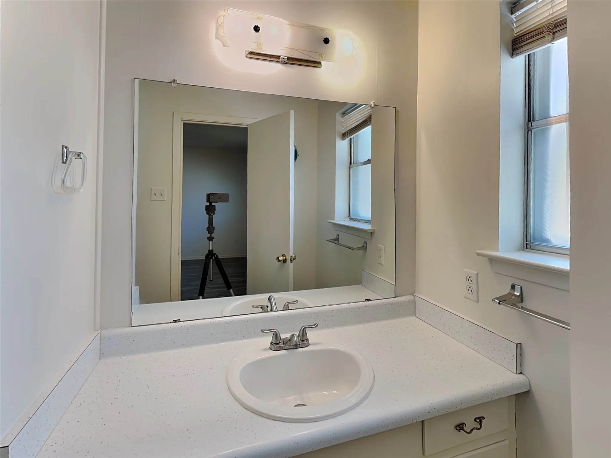 Apartment For Rent in Tarrant County , 6220 Wheaton Drive, Fort Worth, Texas 76133, 2 Bedroom, 2 Bathroom, Garage spaces, 2,986 Sqft, built in 1967, mls#21267522, Real Estate Agent in Fort Worth, Homes For Rent in Tarrant county, Homes For Rent in Fort Worth, Realtor in Fort Worth Texas, Real Estate Brokerage Independent Realty Texas, Luminita Cordes Realtor