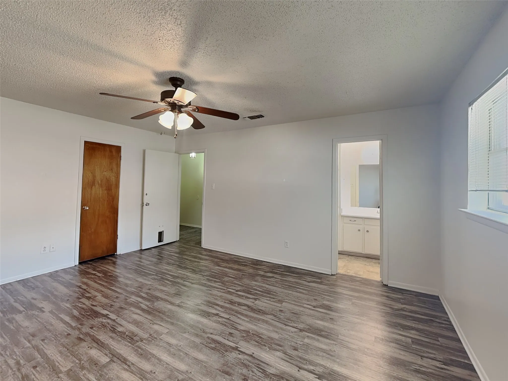 Apartment For Rent in Tarrant County , 6220 Wheaton Drive, Fort Worth, Texas 76133, 2 Bedroom, 2 Bathroom, Garage spaces, 2,986 Sqft, built in 1967, mls#21267522, Real Estate Agent in Fort Worth, Homes For Rent in Tarrant county, Homes For Rent in Fort Worth, Realtor in Fort Worth Texas, Real Estate Brokerage Independent Realty Texas, Luminita Cordes Realtor