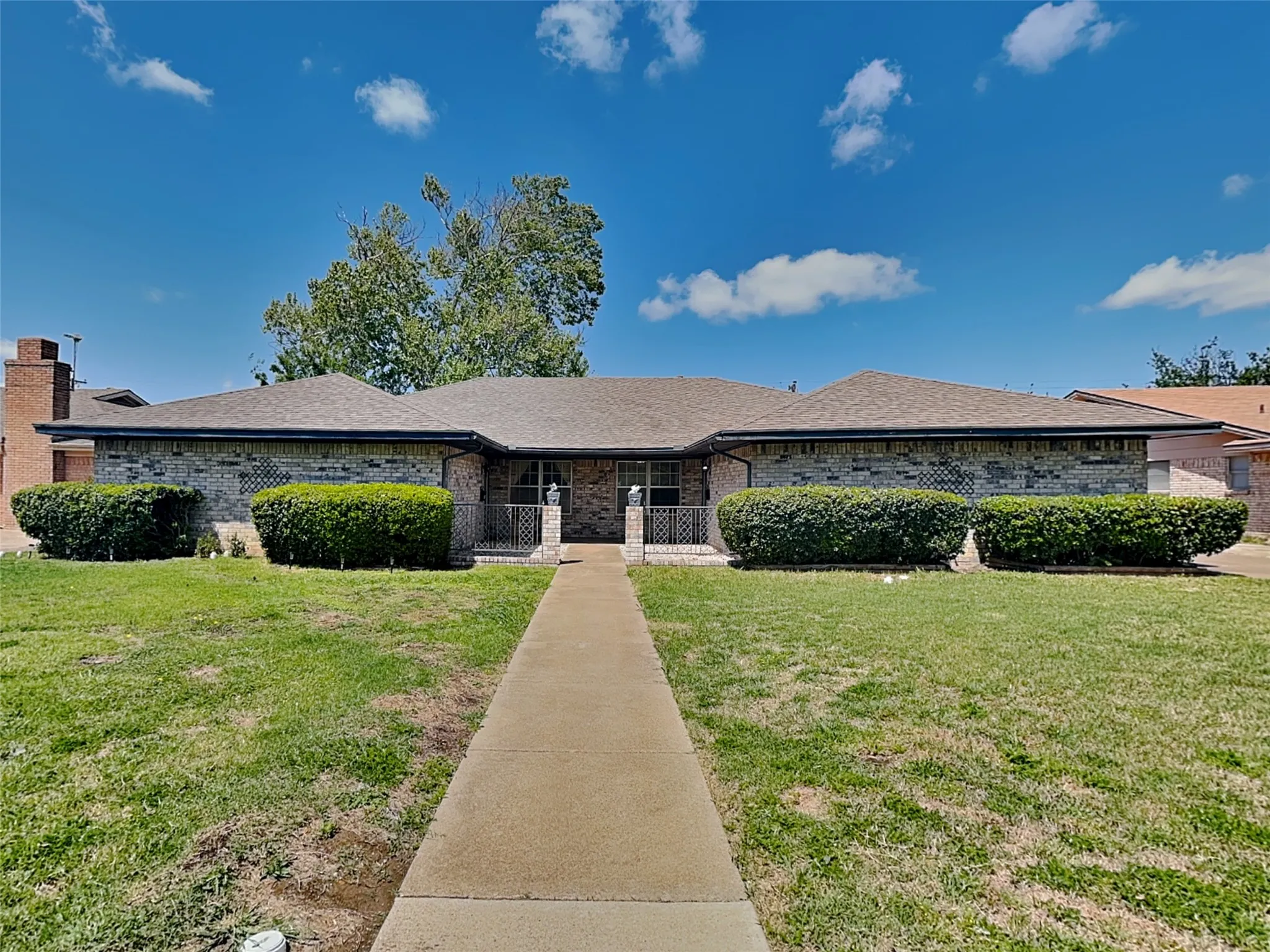 Apartment For Rent in Tarrant County , 6220 Wheaton Drive, Fort Worth, Texas 76133, 2 Bedroom, 2 Bathroom, Garage spaces, 2,986 Sqft, built in 1967, mls#21267522, Real Estate Agent in Fort Worth, Homes For Rent in Tarrant county, Homes For Rent in Fort Worth, Realtor in Fort Worth Texas, Real Estate Brokerage Independent Realty Texas, Luminita Cordes Realtor