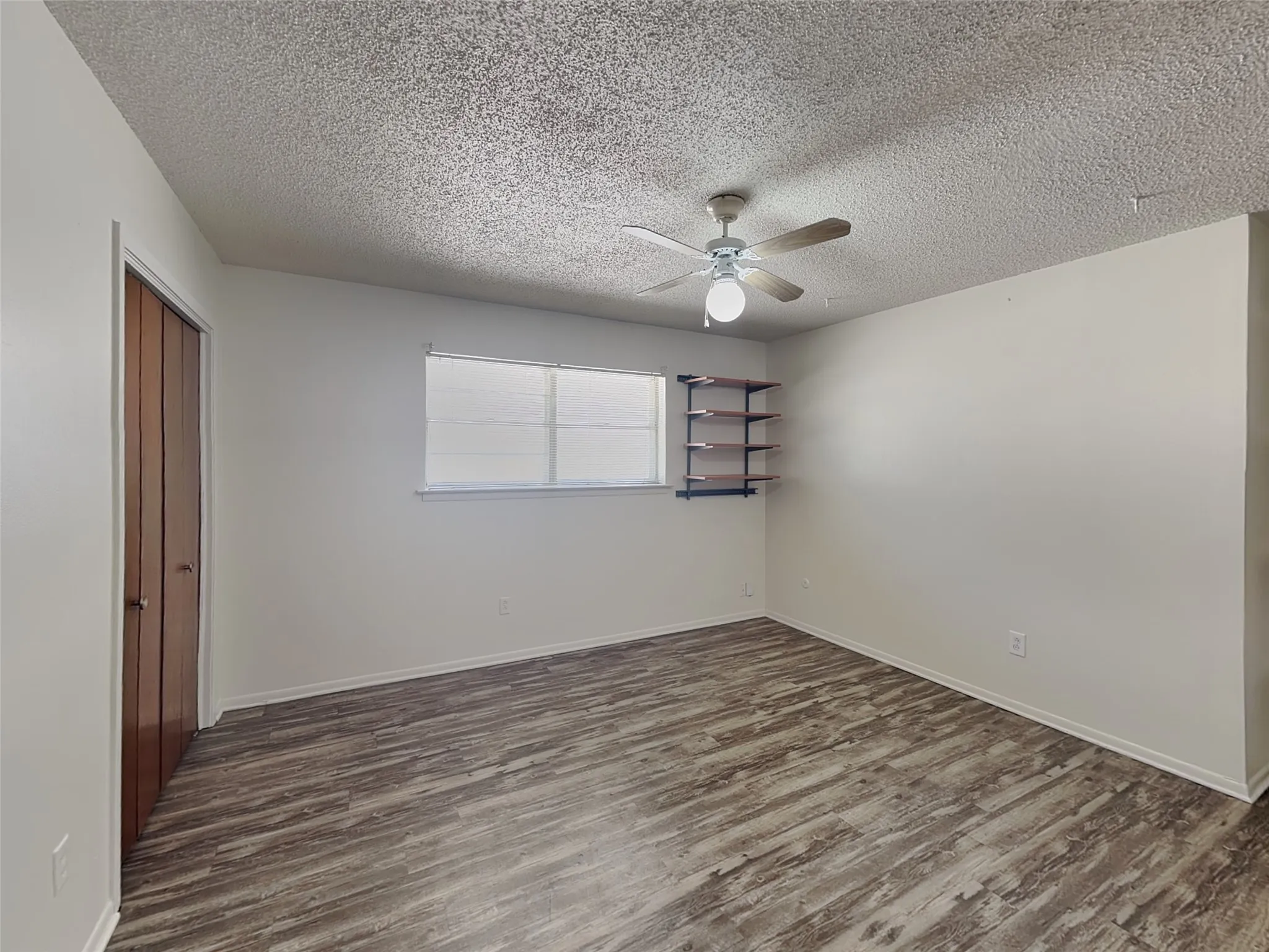 Apartment For Rent in Tarrant County , 6220 Wheaton Drive, Fort Worth, Texas 76133, 2 Bedroom, 2 Bathroom, Garage spaces, 2,986 Sqft, built in 1967, mls#21267522, Real Estate Agent in Fort Worth, Homes For Rent in Tarrant county, Homes For Rent in Fort Worth, Realtor in Fort Worth Texas, Real Estate Brokerage Independent Realty Texas, Luminita Cordes Realtor