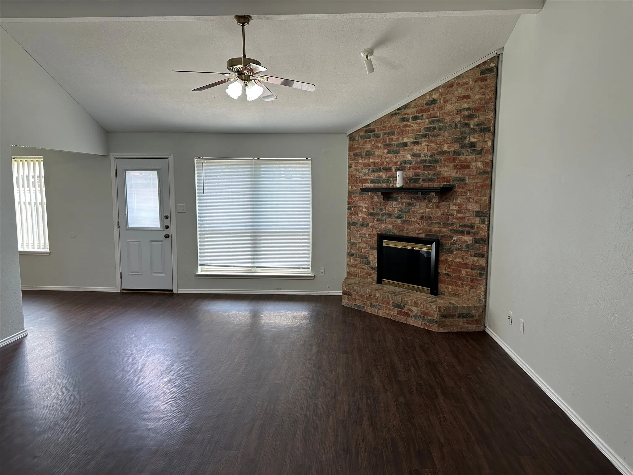 Single Family Residence For Sale in Collin County , 3228 Nova Trail, Plano, Texas 75023, 3 Bedroom, 2 Bathroom, 2 Garage spaces, 1,428 Sqft, built in 1981, mls#21258164, Real Estate Agent in Plano, Homes For Sale in Collin county, Homes For Sale in Plano, Realtor in Plano Texas, Real Estate Brokerage Independent Realty Texas, Luminita Cordes Realtor