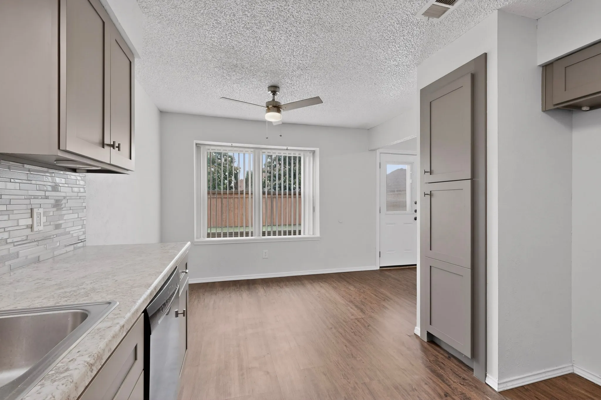 Single Family Residence For Sale in Collin County , 3228 Nova Trail, Plano, Texas 75023, 3 Bedroom, 2 Bathroom, 2 Garage spaces, 1,428 Sqft, built in 1981, mls#21258164, Real Estate Agent in Plano, Homes For Sale in Collin county, Homes For Sale in Plano, Realtor in Plano Texas, Real Estate Brokerage Independent Realty Texas, Luminita Cordes Realtor