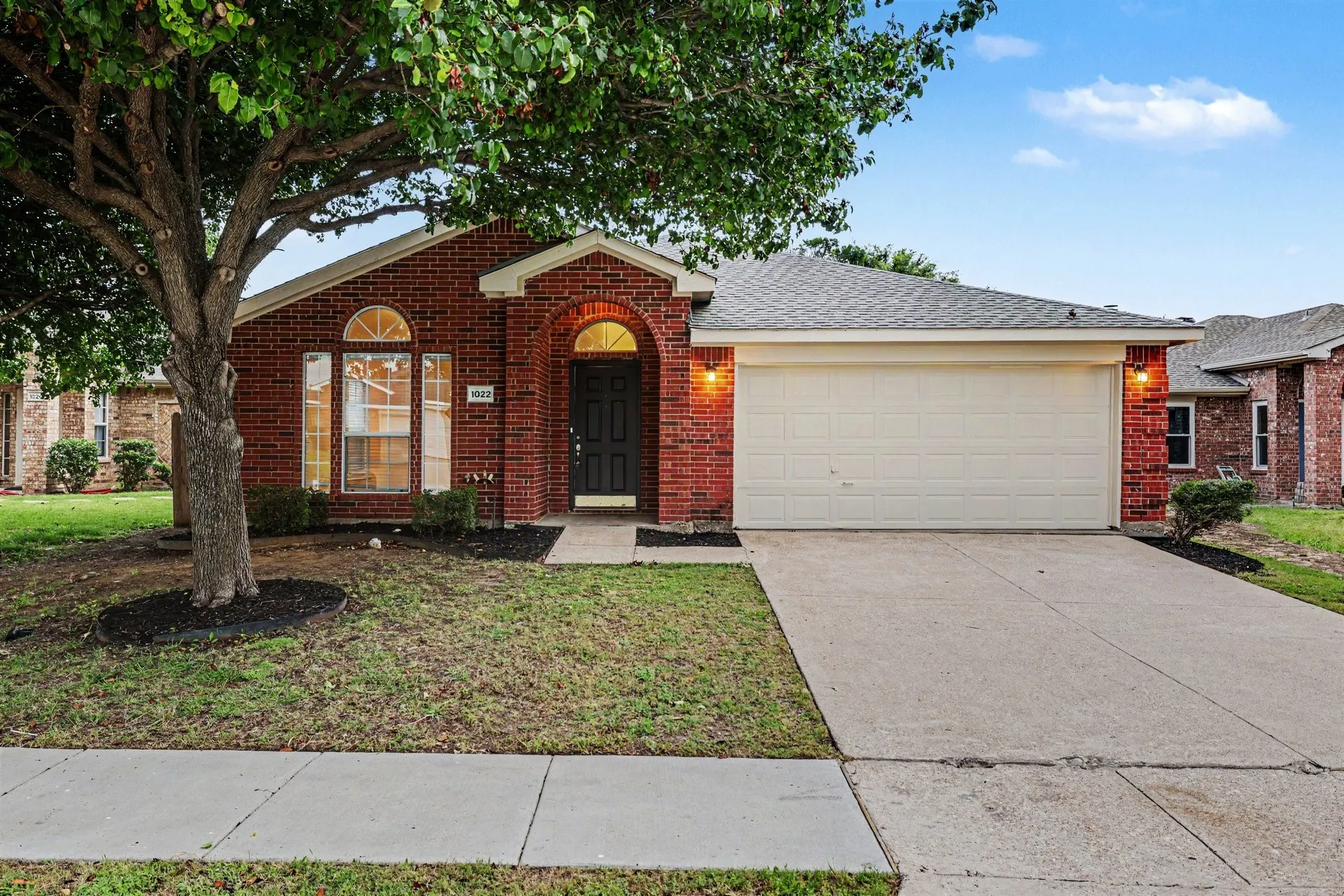 Single Family Residence For Sale in Denton County , 1022 Port Isabel Drive, Little Elm, Texas 75068, 4 Bedroom, 2 Bathroom, 2 Garage spaces, 1,865 Sqft, built in 2001, mls#21264177, Real Estate Agent in Little Elm, Homes For Sale in Denton county, Homes For Sale in Little Elm, Realtor in Little Elm Texas, Real Estate Brokerage Independent Realty Texas, Luminita Cordes Realtor