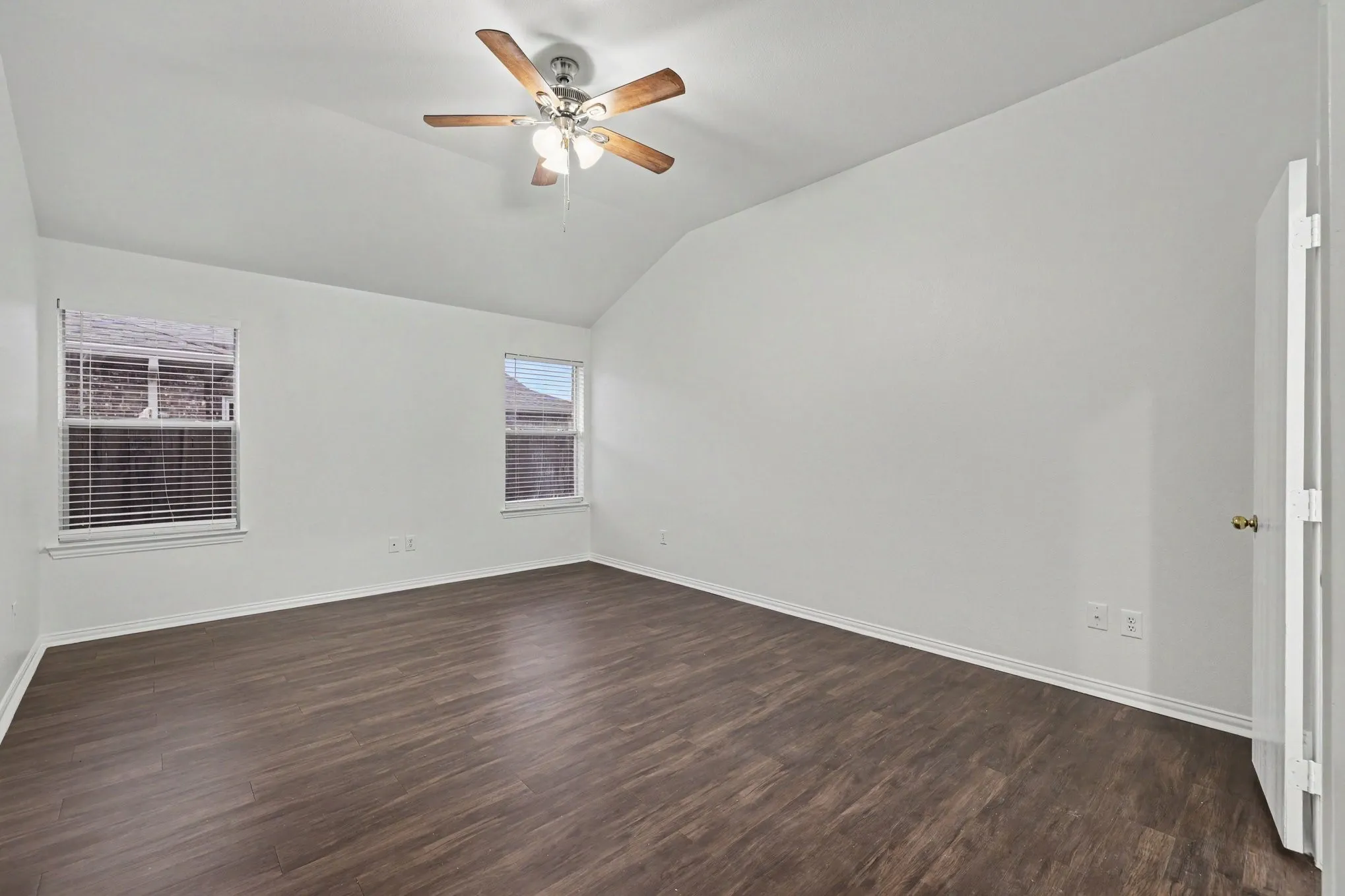 Single Family Residence For Sale in Denton County , 1022 Port Isabel Drive, Little Elm, Texas 75068, 4 Bedroom, 2 Bathroom, 2 Garage spaces, 1,865 Sqft, built in 2001, mls#21264177, Real Estate Agent in Little Elm, Homes For Sale in Denton county, Homes For Sale in Little Elm, Realtor in Little Elm Texas, Real Estate Brokerage Independent Realty Texas, Luminita Cordes Realtor