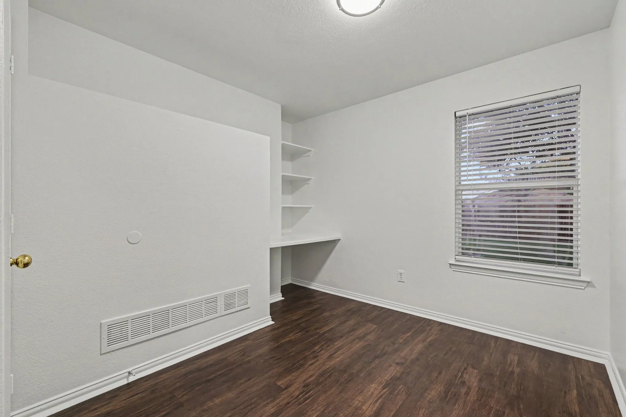 Single Family Residence For Sale in Denton County , 1022 Port Isabel Drive, Little Elm, Texas 75068, 4 Bedroom, 2 Bathroom, 2 Garage spaces, 1,865 Sqft, built in 2001, mls#21264177, Real Estate Agent in Little Elm, Homes For Sale in Denton county, Homes For Sale in Little Elm, Realtor in Little Elm Texas, Real Estate Brokerage Independent Realty Texas, Luminita Cordes Realtor