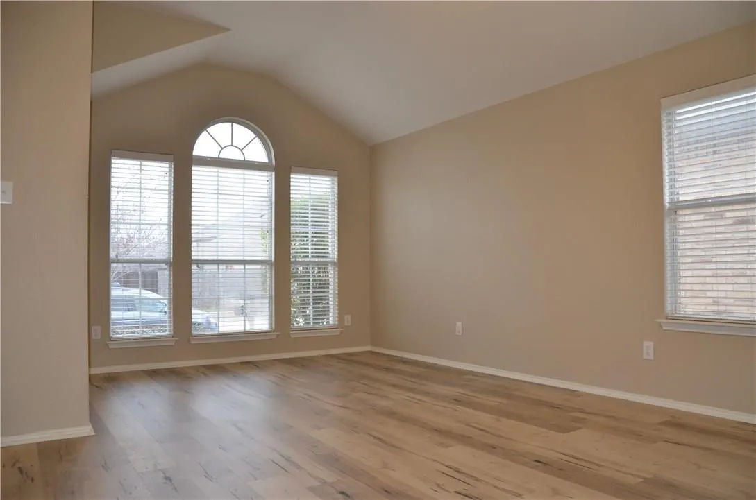 Single Family Residence For Rent in Tarrant County , 4241 Summer Star Lane, Fort Worth, Texas 76244, 3 Bedrooms, 2 Bathrooms, 2 Garage spaces, 2,086 Sqft, built in 2004, Price $2,200, mls#21267591, Real Estate Agent in Fort Worth, Homes For Rent in Tarrant county, Homes For Rent in Fort Worth, Realtor in Fort Worth Texas, Real Estate Brokerage Independent Realty Texas, Luminita Cordes Realtor