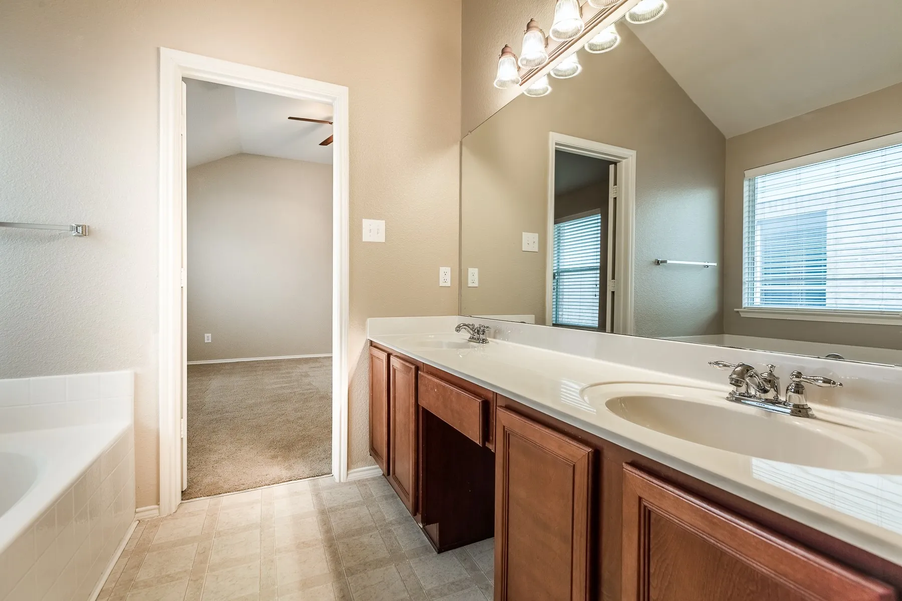 Single Family Residence For Rent in Tarrant County , 4241 Summer Star Lane, Fort Worth, Texas 76244, 3 Bedrooms, 2 Bathrooms, 2 Garage spaces, 2,086 Sqft, built in 2004, Price $2,200, mls#21267591, Real Estate Agent in Fort Worth, Homes For Rent in Tarrant county, Homes For Rent in Fort Worth, Realtor in Fort Worth Texas, Real Estate Brokerage Independent Realty Texas, Luminita Cordes Realtor