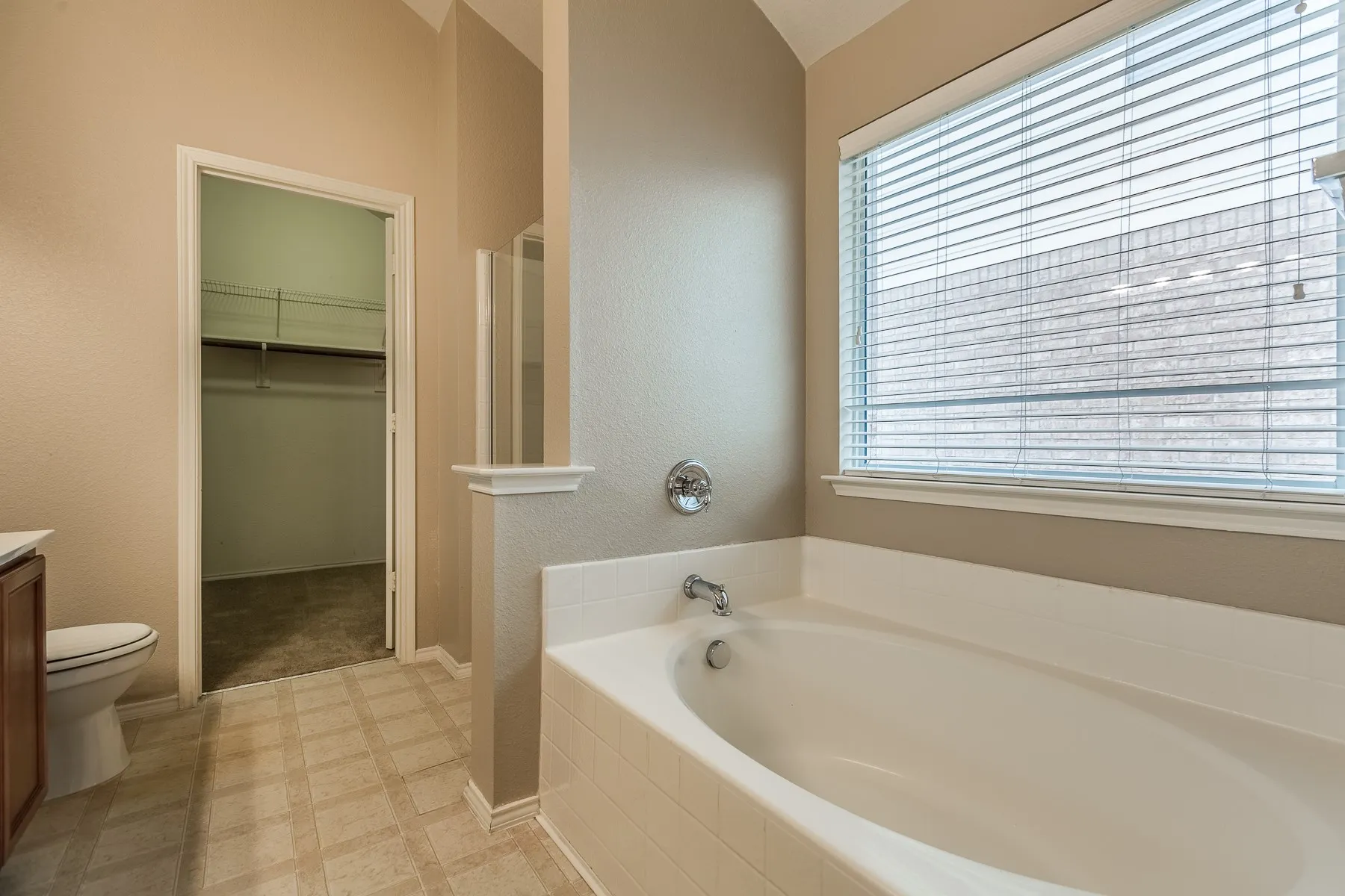 Single Family Residence For Rent in Tarrant County , 4241 Summer Star Lane, Fort Worth, Texas 76244, 3 Bedrooms, 2 Bathrooms, 2 Garage spaces, 2,086 Sqft, built in 2004, Price $2,200, mls#21267591, Real Estate Agent in Fort Worth, Homes For Rent in Tarrant county, Homes For Rent in Fort Worth, Realtor in Fort Worth Texas, Real Estate Brokerage Independent Realty Texas, Luminita Cordes Realtor