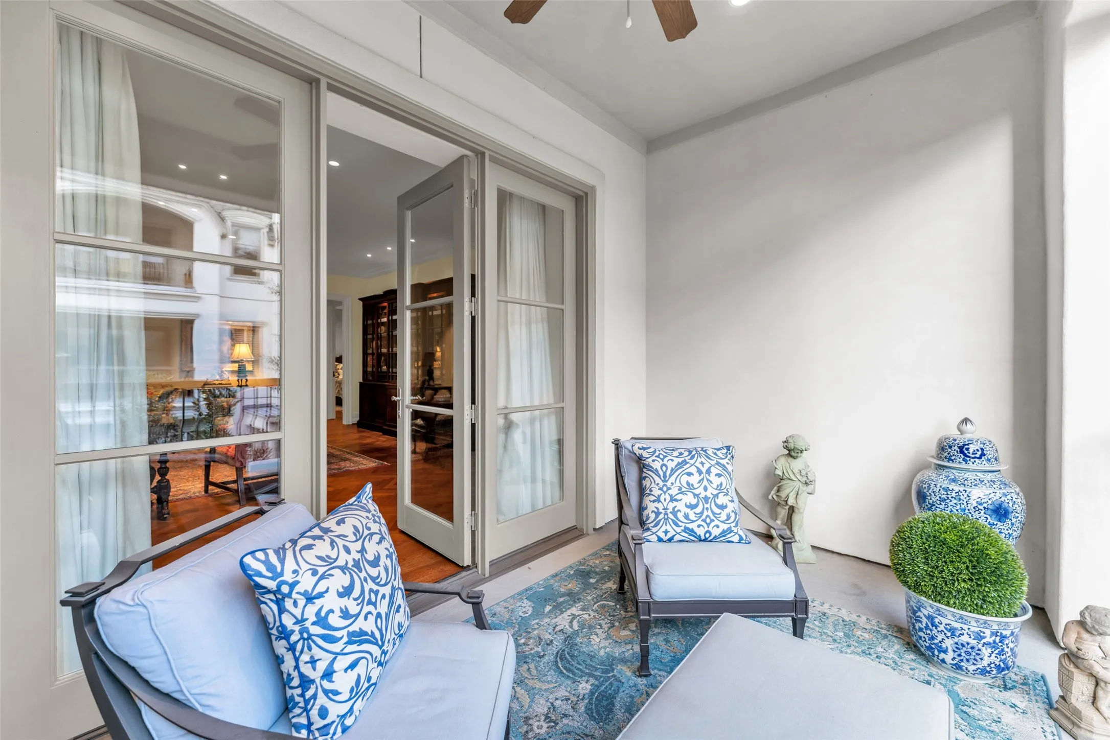 Condominium For Sale in Dallas County , 8511 Edgemere Road 201, Dallas, Texas 75225, 2 Bedrooms, 3 Bathrooms, 2 Garage spaces, 2,618 Sqft, built in 2004, Price $1,195,000, mls#21266040, Real Estate Agent in Dallas, Homes For Sale in Dallas county, Homes For Sale in Dallas, Realtor in Dallas Texas, Real Estate Brokerage Independent Realty Texas, Luminita Cordes Realtor