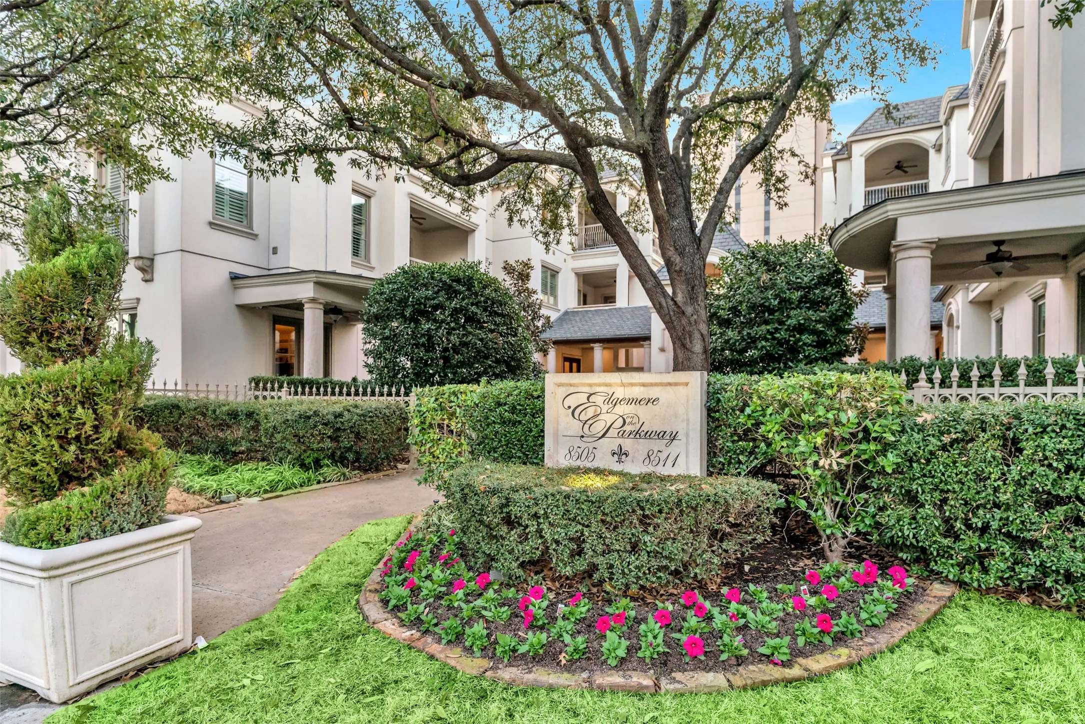 Condominium For Sale in Dallas County , 8511 Edgemere Road 201, Dallas, Texas 75225, 2 Bedrooms, 3 Bathrooms, 2 Garage spaces, 2,618 Sqft, built in 2004, Price $1,195,000, mls#21266040, Real Estate Agent in Dallas, Homes For Sale in Dallas county, Homes For Sale in Dallas, Realtor in Dallas Texas, Real Estate Brokerage Independent Realty Texas, Luminita Cordes Realtor