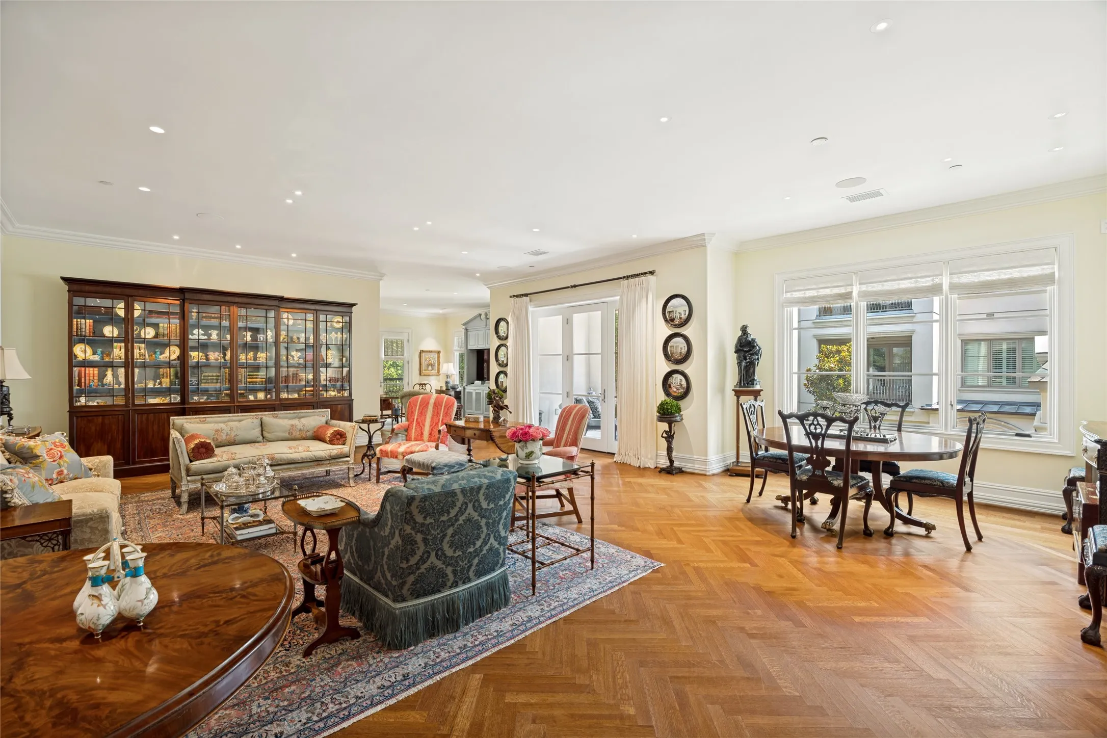 Condominium For Sale in Dallas County , 8511 Edgemere Road 201, Dallas, Texas 75225, 2 Bedrooms, 3 Bathrooms, 2 Garage spaces, 2,618 Sqft, built in 2004, Price $1,195,000, mls#21266040, Real Estate Agent in Dallas, Homes For Sale in Dallas county, Homes For Sale in Dallas, Realtor in Dallas Texas, Real Estate Brokerage Independent Realty Texas, Luminita Cordes Realtor