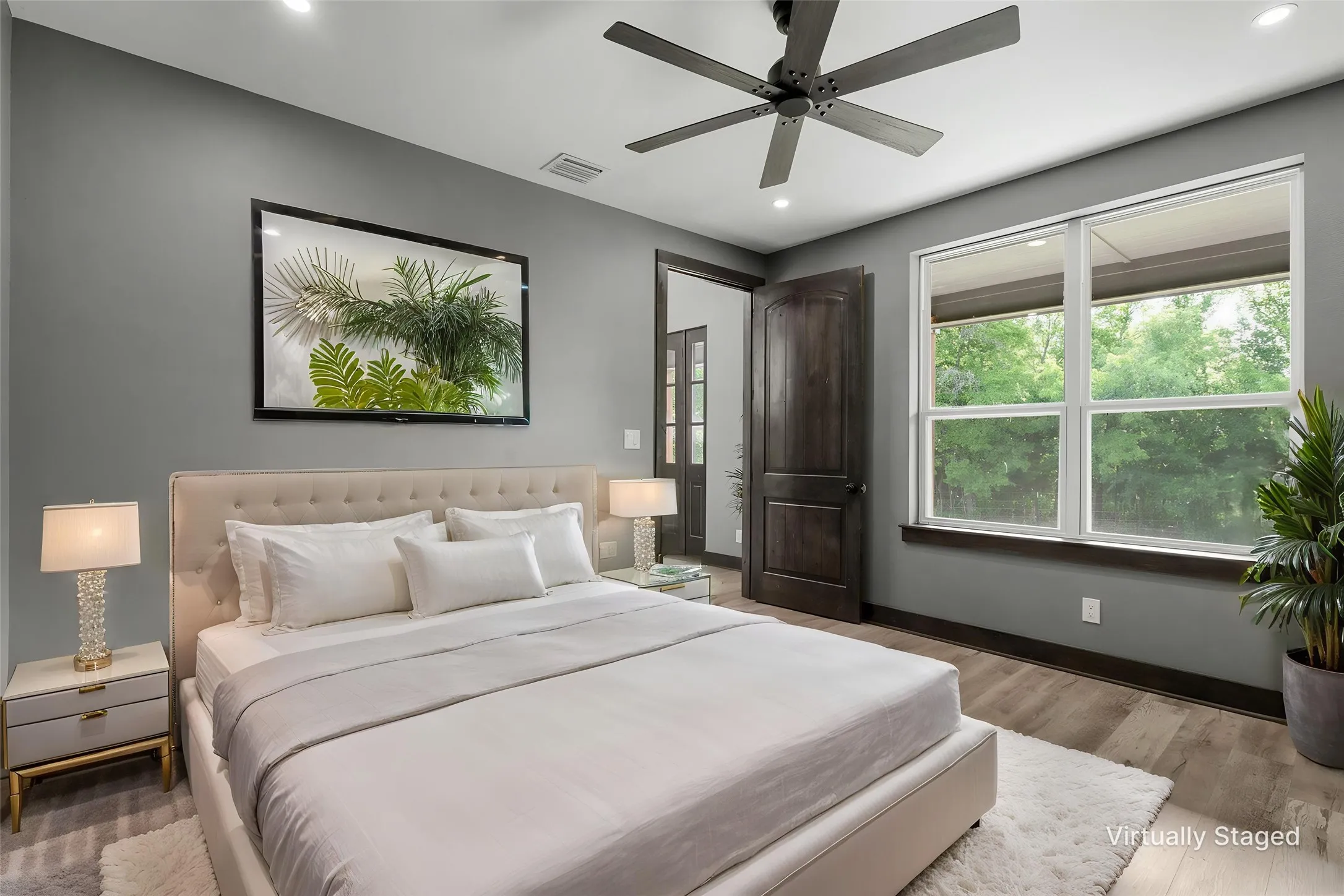 FIRST FLOOR BEDROOM WITH PRIVATE EN SUITE BATHROOM VIRTUALLY STAGED