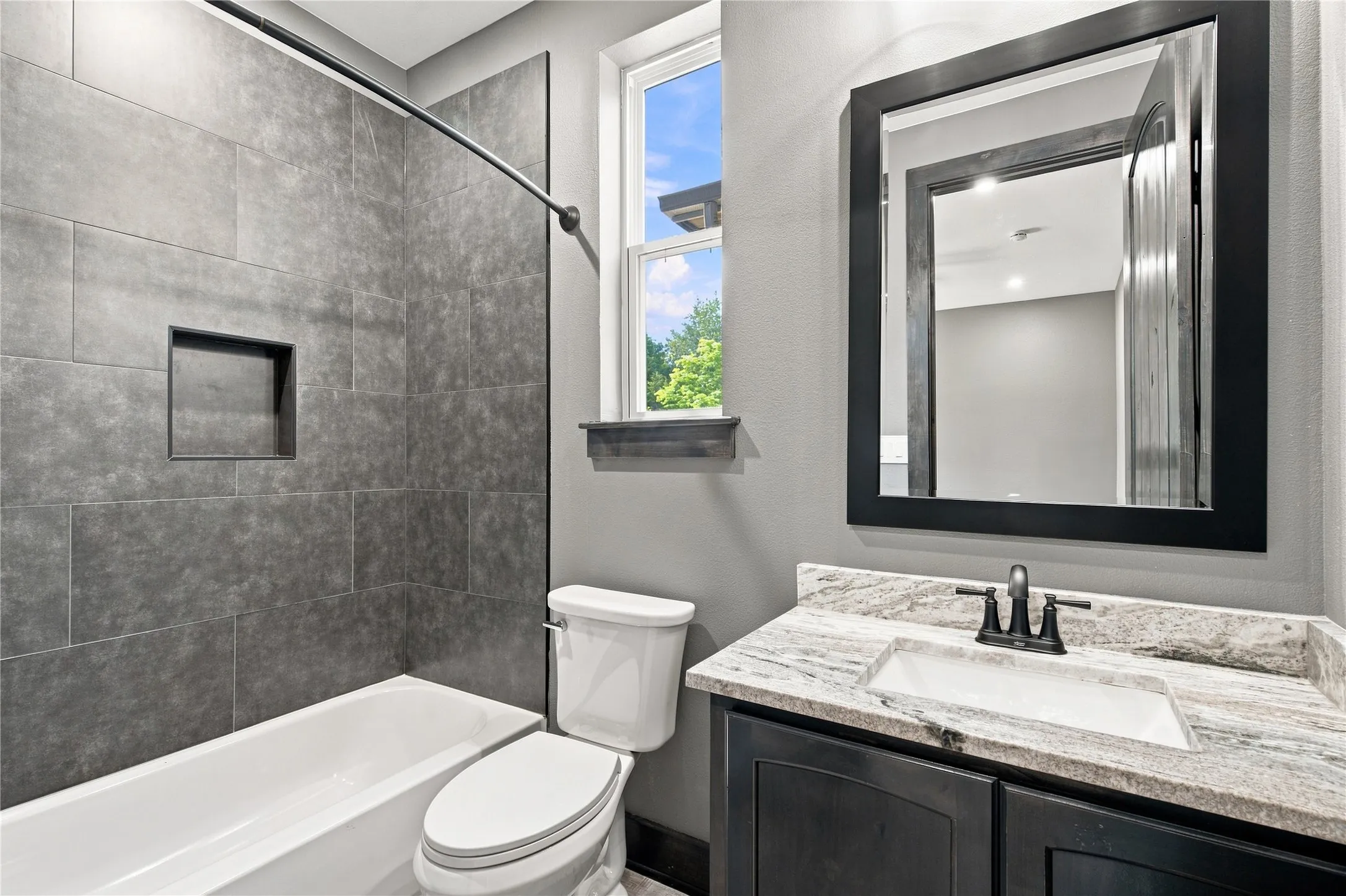 SECOND FLOOR EN SUITE BATHROOM