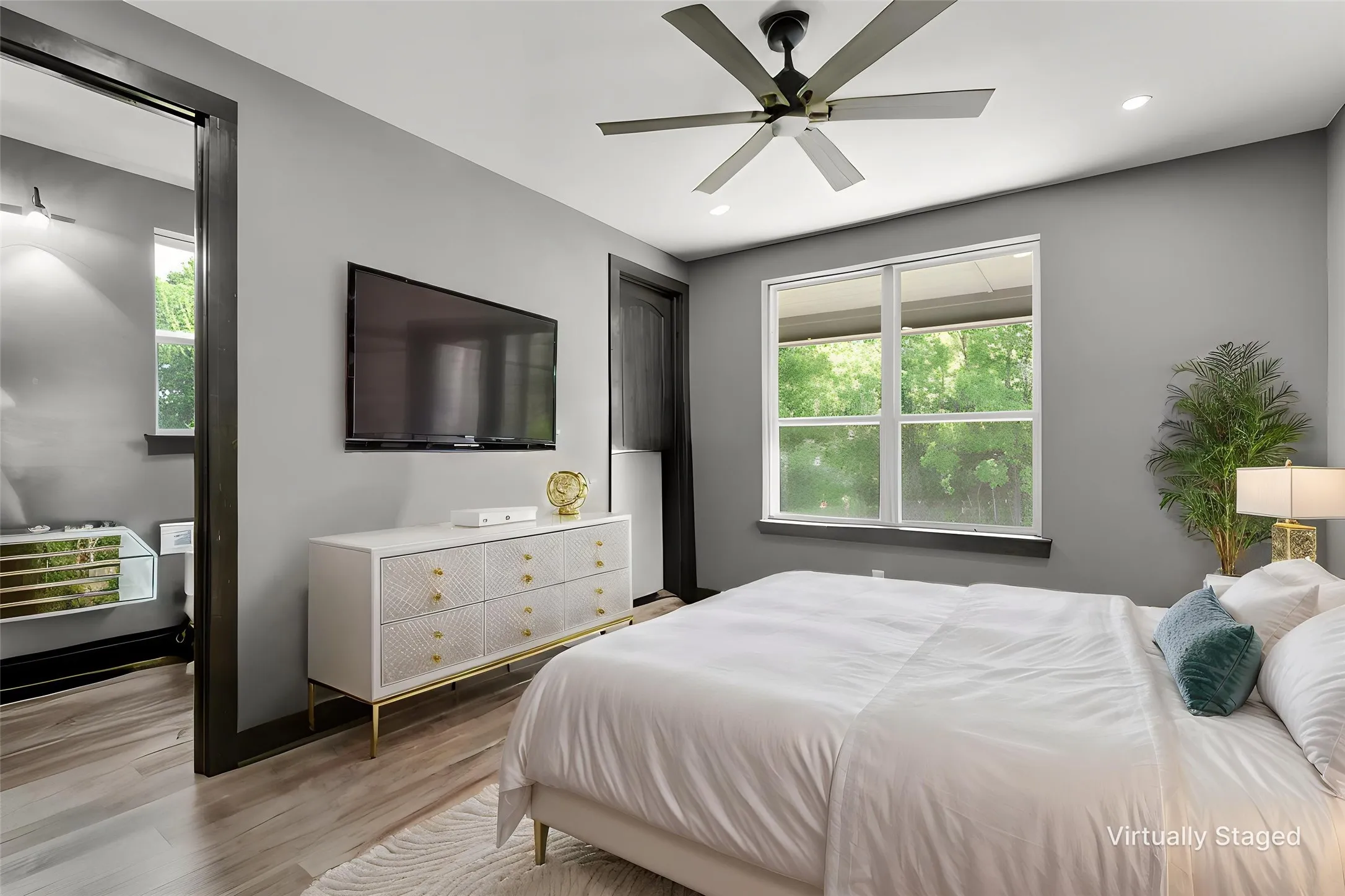 FIRST FLOOR BEDROOM WITH EN SUITE BATHROOM VIRTUALLY STAGED