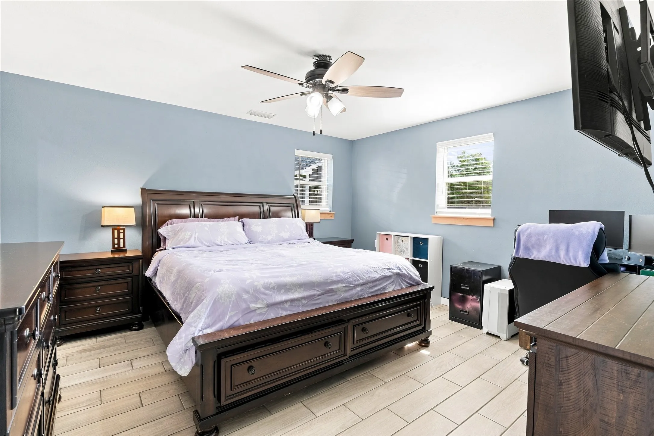 900 SQ FT APARTMENT