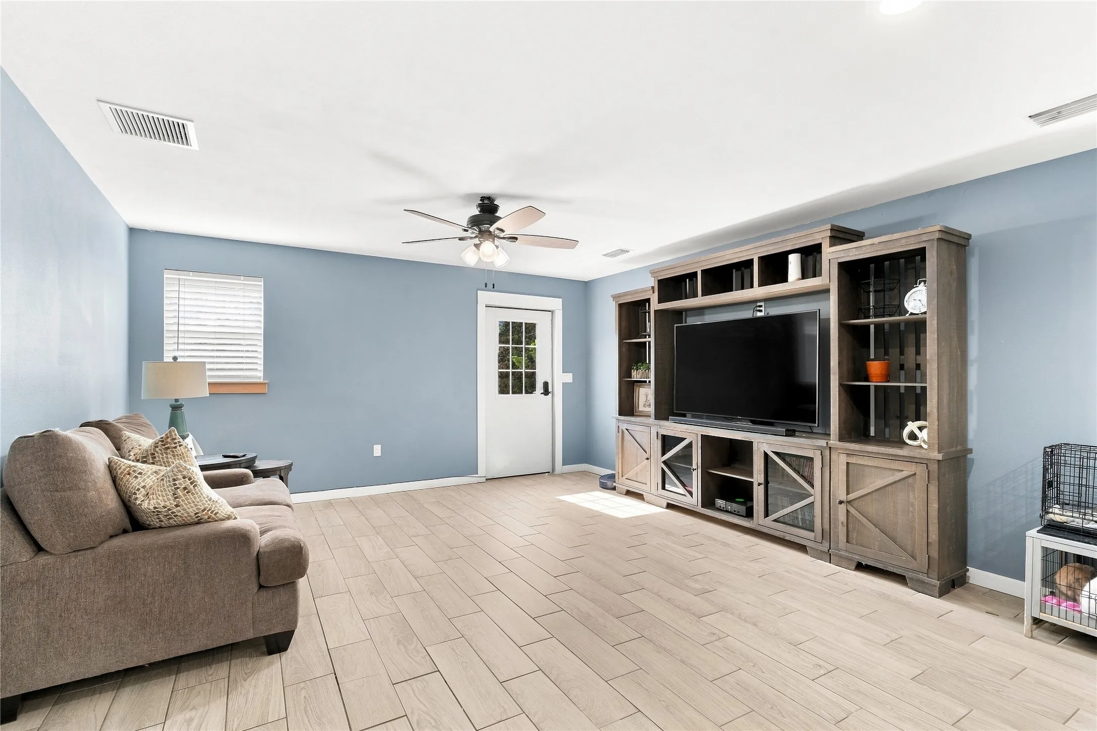900 SQ FT APARTMENT
