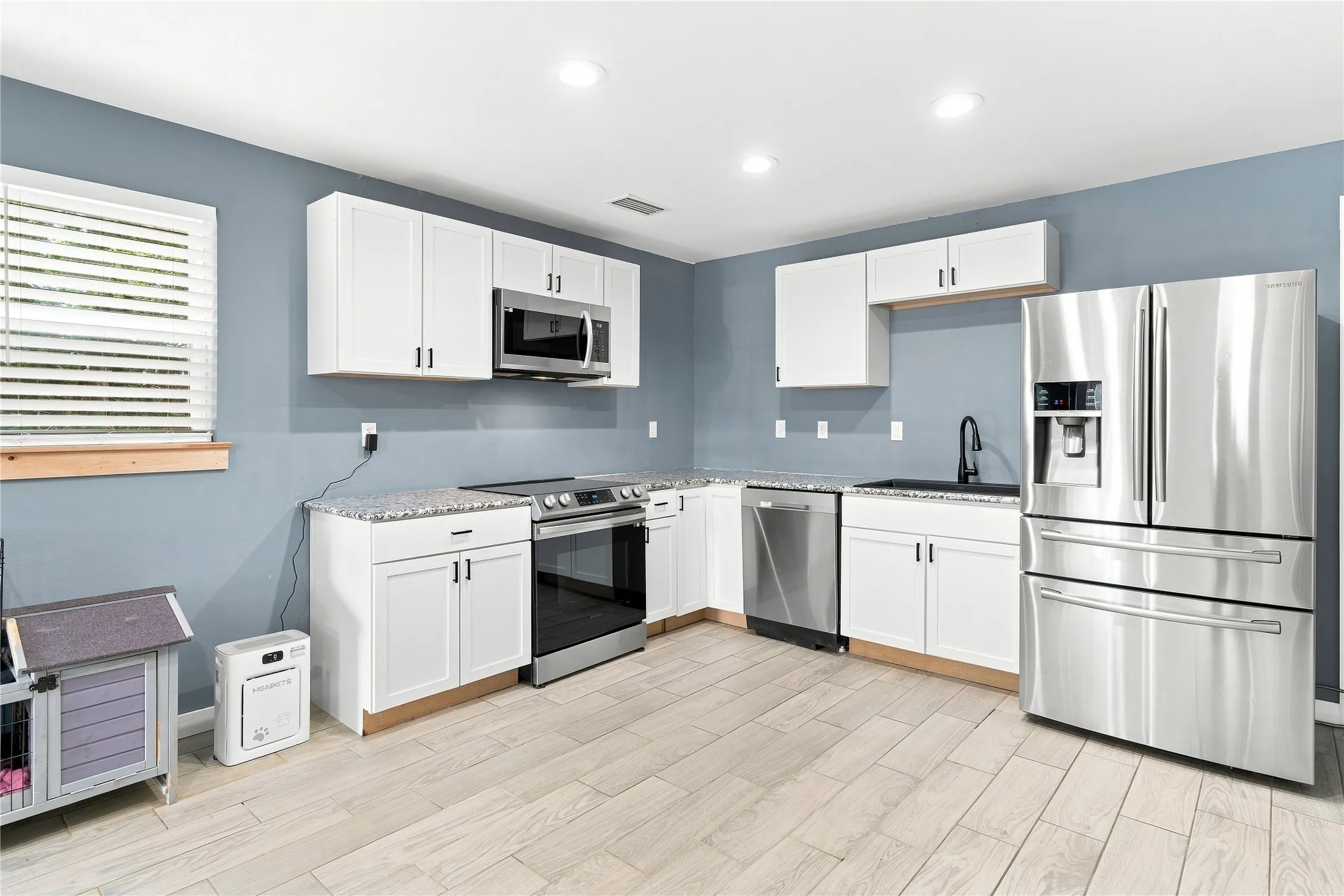 900 SQ FT APARTMENT