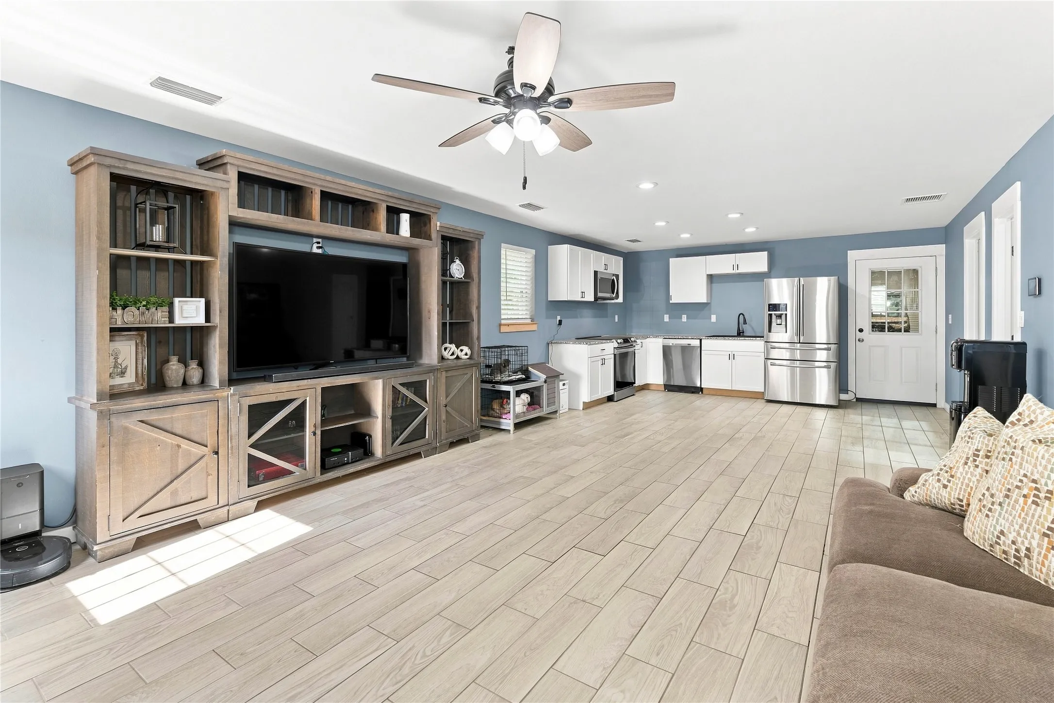 900 SQ FT APARTMENT