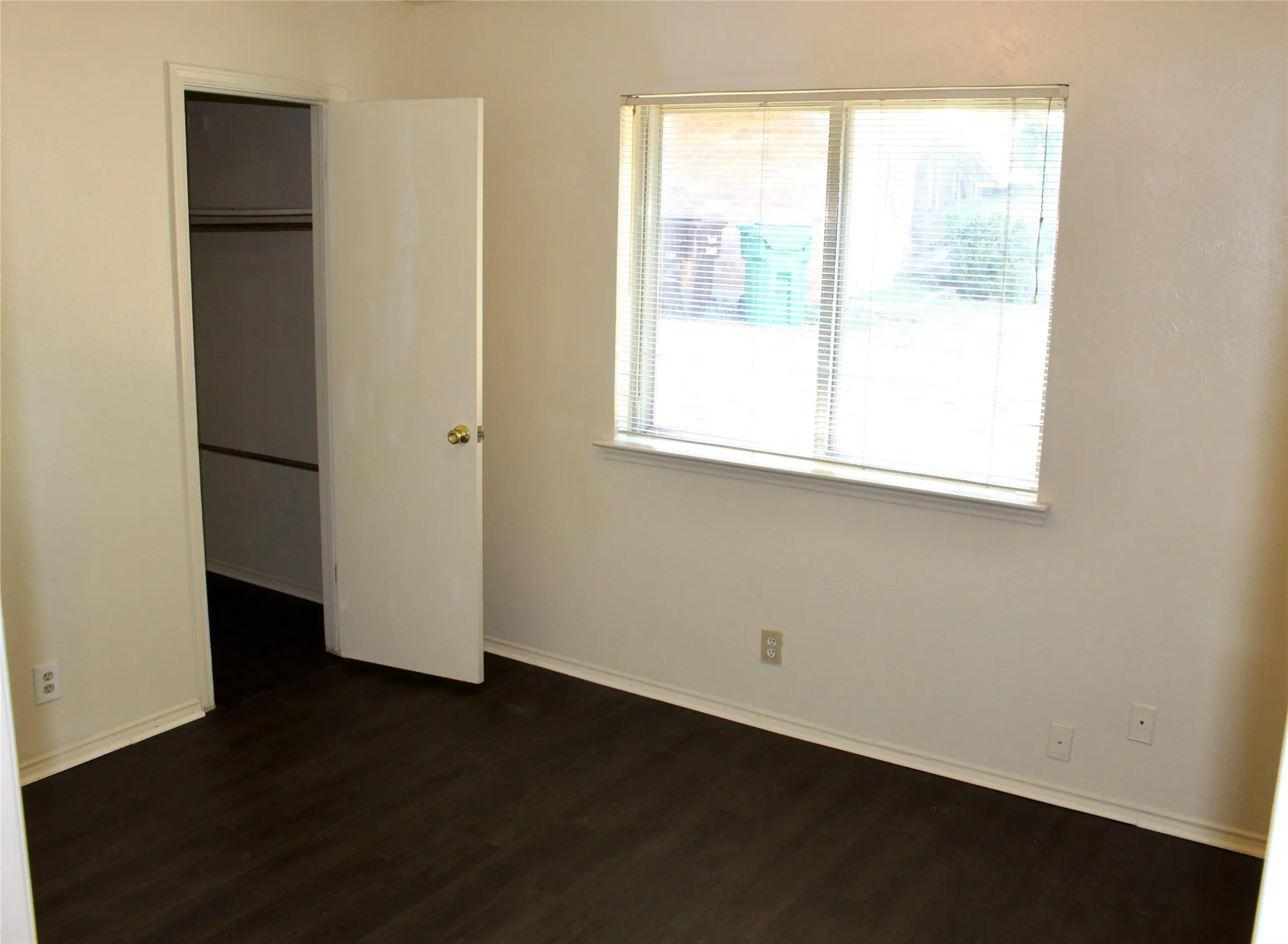 Duplex For Rent in Denton County , 2207 Canterbury Court, Denton, Texas 76205, 3 Bedroom, 2 Bathroom, 2 Garage spaces, 1,528 Sqft, built in 1979, mls#21267107, Real Estate Agent in Denton, Homes For Rent in Denton county, Homes For Rent in Denton, Realtor in Denton Texas, Real Estate Brokerage Independent Realty Texas, Luminita Cordes Realtor