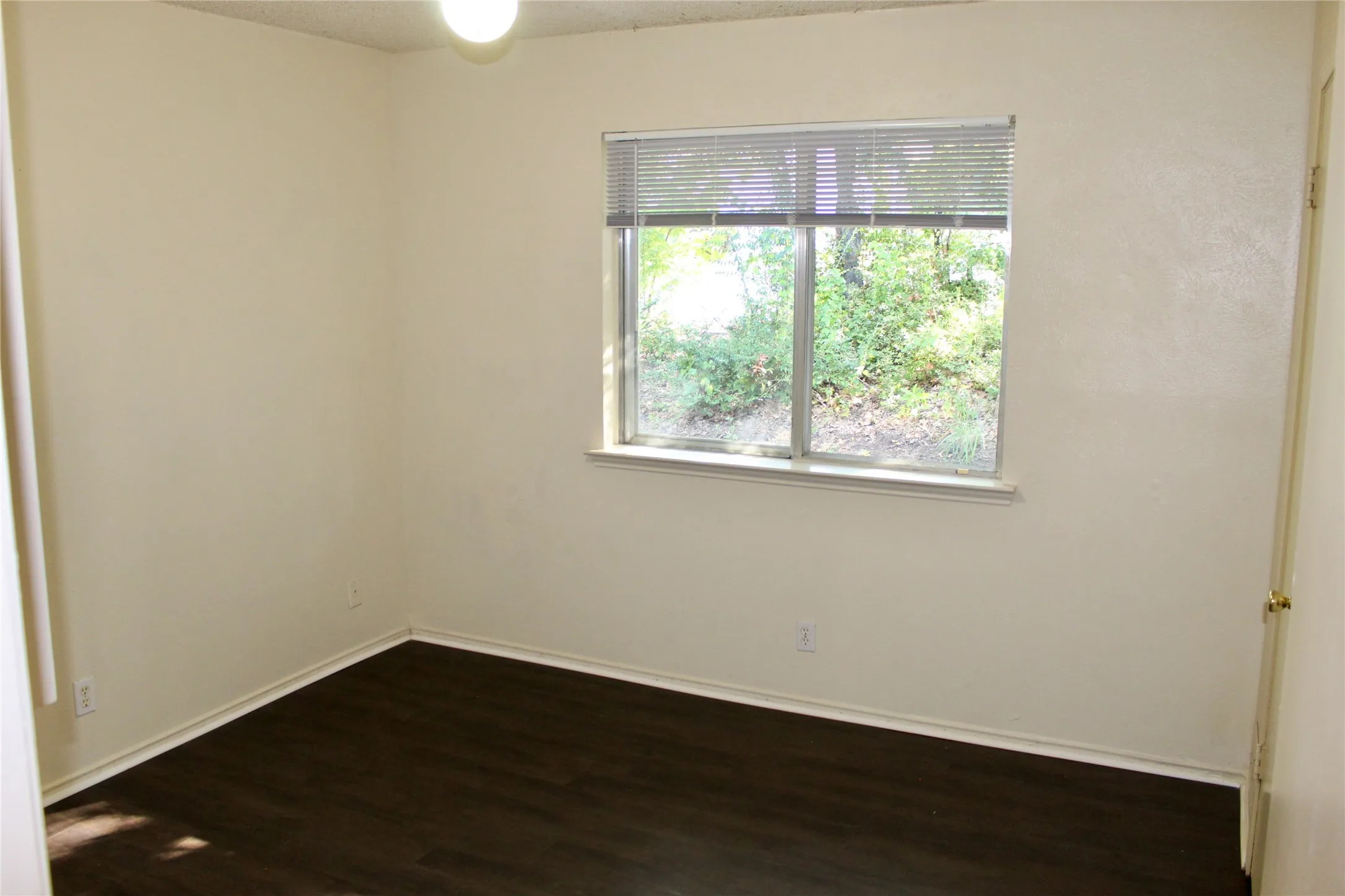 Duplex For Rent in Denton County , 2207 Canterbury Court, Denton, Texas 76205, 3 Bedroom, 2 Bathroom, 2 Garage spaces, 1,528 Sqft, built in 1979, mls#21267107, Real Estate Agent in Denton, Homes For Rent in Denton county, Homes For Rent in Denton, Realtor in Denton Texas, Real Estate Brokerage Independent Realty Texas, Luminita Cordes Realtor