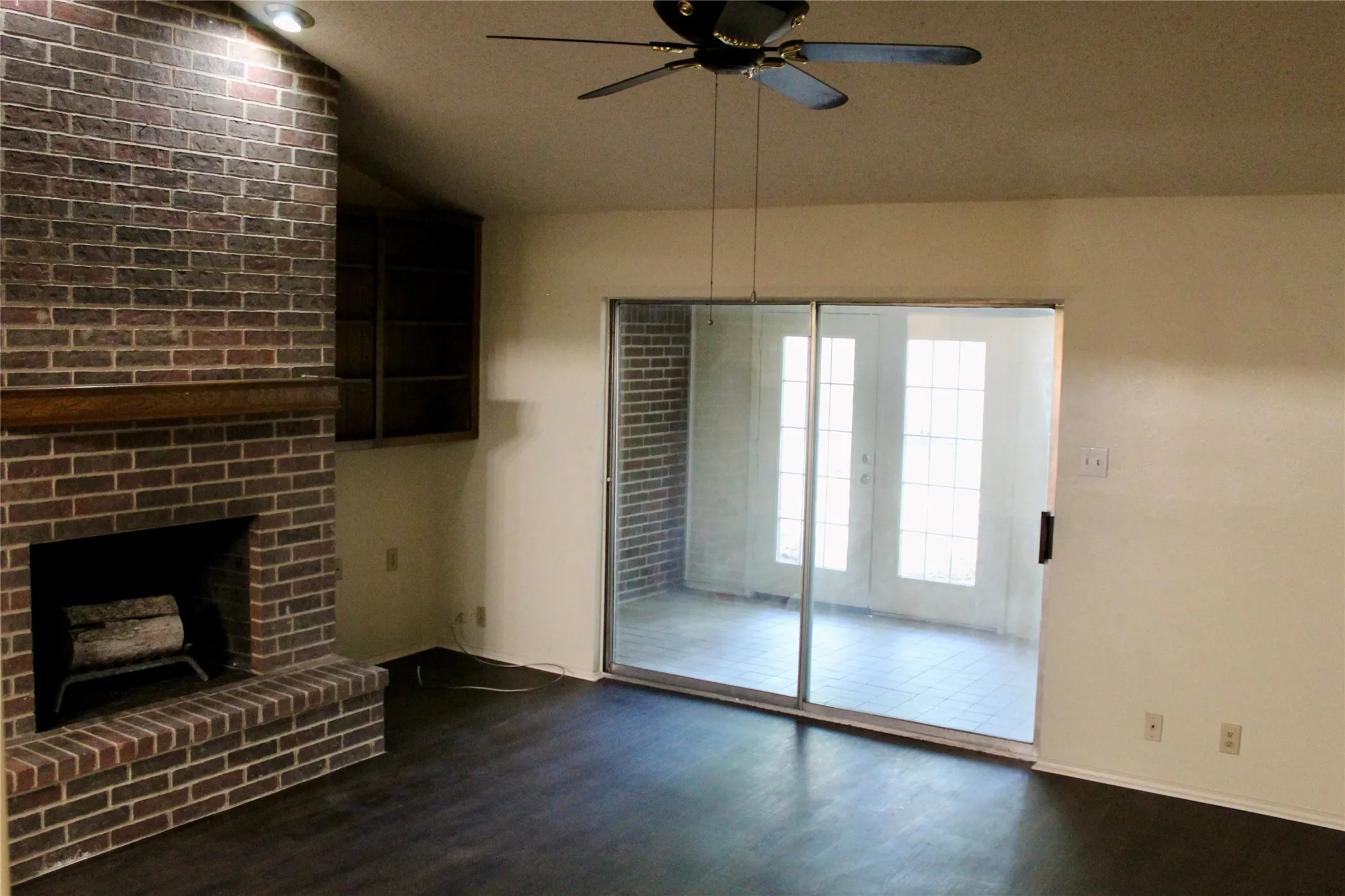Duplex For Rent in Denton County , 2207 Canterbury Court, Denton, Texas 76205, 3 Bedroom, 2 Bathroom, 2 Garage spaces, 1,528 Sqft, built in 1979, mls#21267107, Real Estate Agent in Denton, Homes For Rent in Denton county, Homes For Rent in Denton, Realtor in Denton Texas, Real Estate Brokerage Independent Realty Texas, Luminita Cordes Realtor