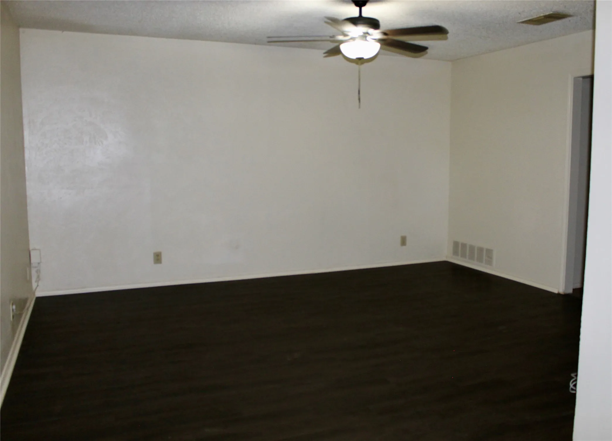 Duplex For Rent in Denton County , 2207 Canterbury Court, Denton, Texas 76205, 3 Bedroom, 2 Bathroom, 2 Garage spaces, 1,528 Sqft, built in 1979, mls#21267107, Real Estate Agent in Denton, Homes For Rent in Denton county, Homes For Rent in Denton, Realtor in Denton Texas, Real Estate Brokerage Independent Realty Texas, Luminita Cordes Realtor