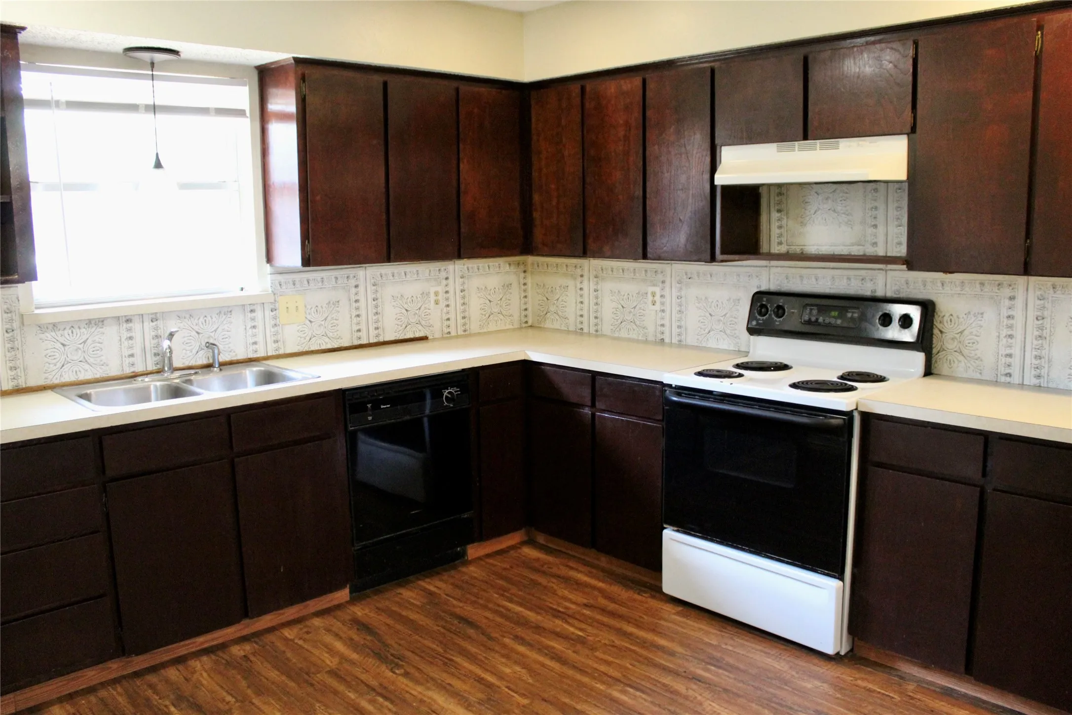 Duplex For Rent in Denton County , 2207 Canterbury Court, Denton, Texas 76205, 3 Bedroom, 2 Bathroom, 2 Garage spaces, 1,528 Sqft, built in 1979, mls#21267107, Real Estate Agent in Denton, Homes For Rent in Denton county, Homes For Rent in Denton, Realtor in Denton Texas, Real Estate Brokerage Independent Realty Texas, Luminita Cordes Realtor