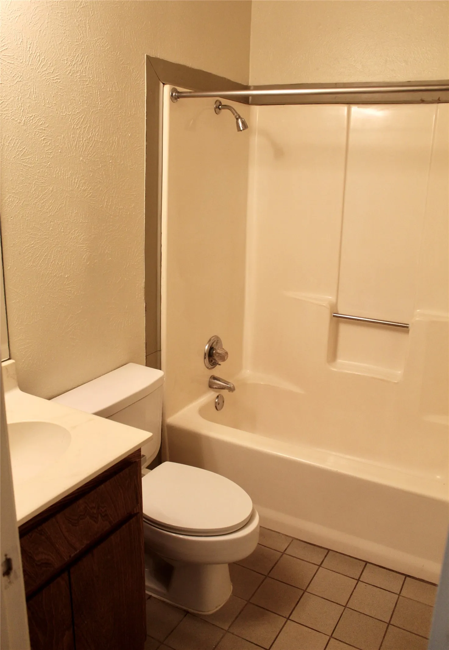Duplex For Rent in Denton County , 2207 Canterbury Court, Denton, Texas 76205, 3 Bedroom, 2 Bathroom, 2 Garage spaces, 1,528 Sqft, built in 1979, mls#21267107, Real Estate Agent in Denton, Homes For Rent in Denton county, Homes For Rent in Denton, Realtor in Denton Texas, Real Estate Brokerage Independent Realty Texas, Luminita Cordes Realtor