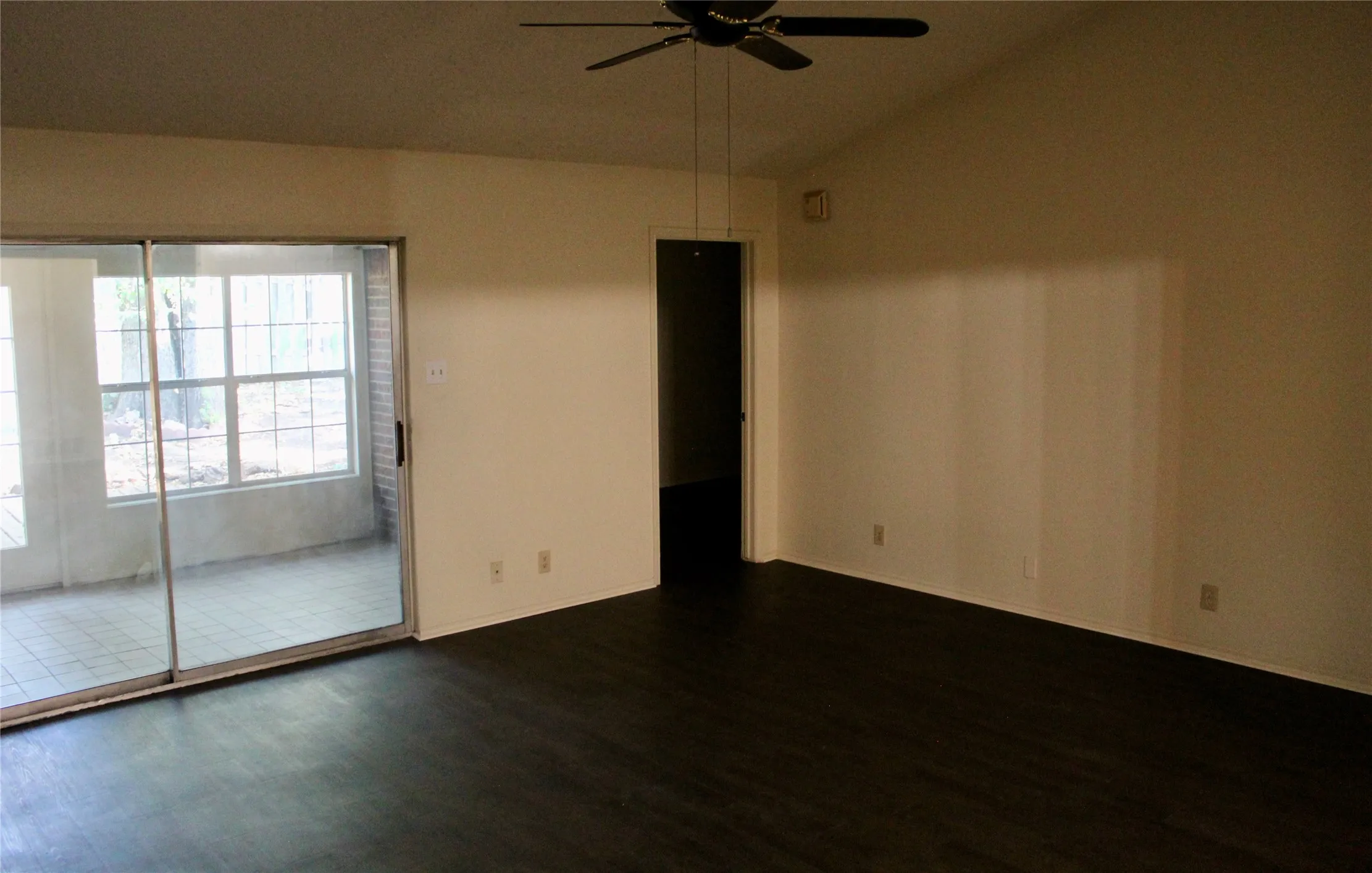 Duplex For Rent in Denton County , 2207 Canterbury Court, Denton, Texas 76205, 3 Bedroom, 2 Bathroom, 2 Garage spaces, 1,528 Sqft, built in 1979, mls#21267107, Real Estate Agent in Denton, Homes For Rent in Denton county, Homes For Rent in Denton, Realtor in Denton Texas, Real Estate Brokerage Independent Realty Texas, Luminita Cordes Realtor