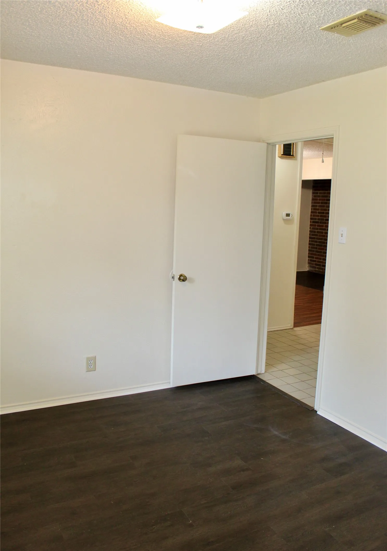Duplex For Rent in Denton County , 2207 Canterbury Court, Denton, Texas 76205, 3 Bedroom, 2 Bathroom, 2 Garage spaces, 1,528 Sqft, built in 1979, mls#21267107, Real Estate Agent in Denton, Homes For Rent in Denton county, Homes For Rent in Denton, Realtor in Denton Texas, Real Estate Brokerage Independent Realty Texas, Luminita Cordes Realtor